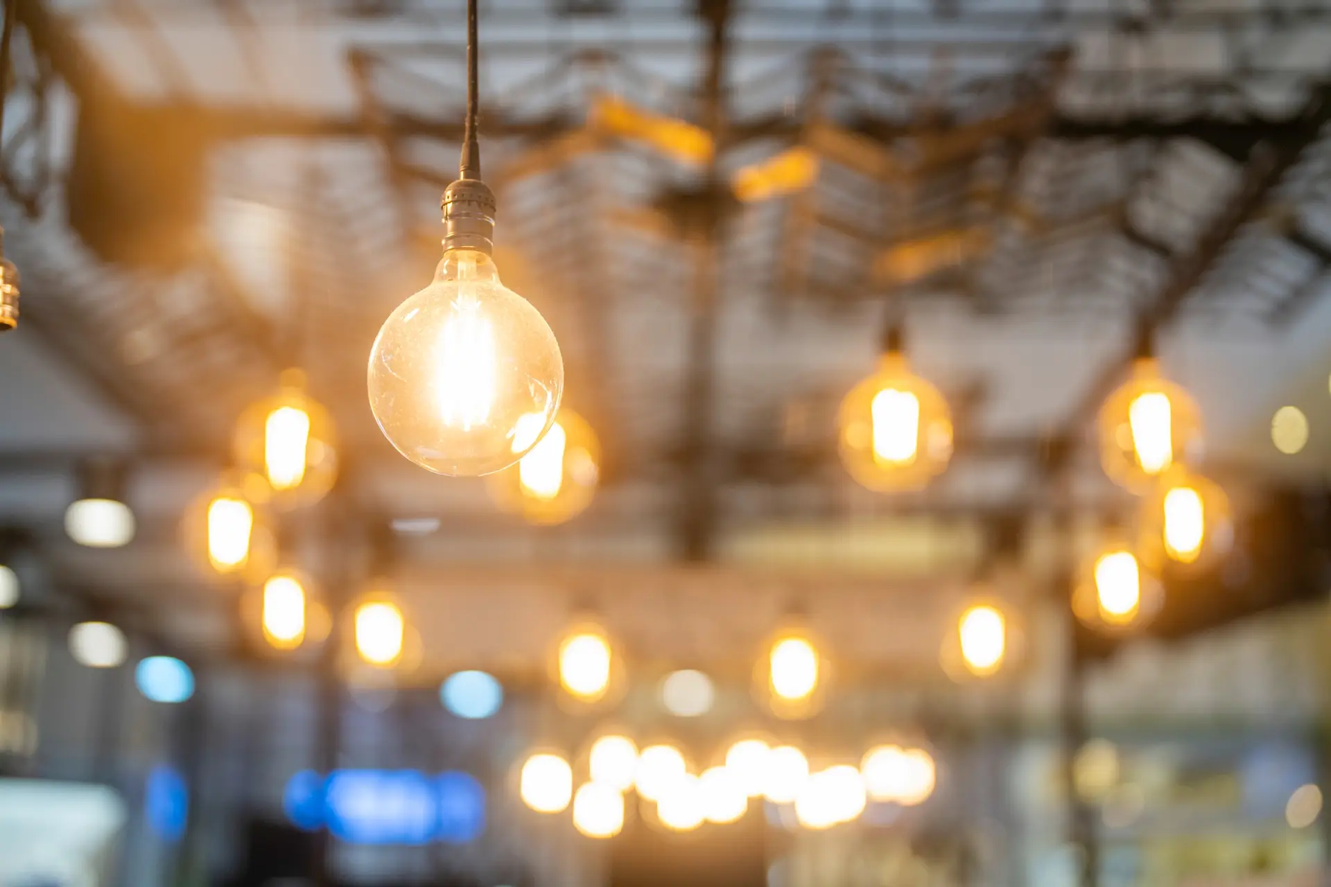 Mercado ibérico de eletricidade fecha 2024 com preços altos, mas o ano mais barato desde 2020