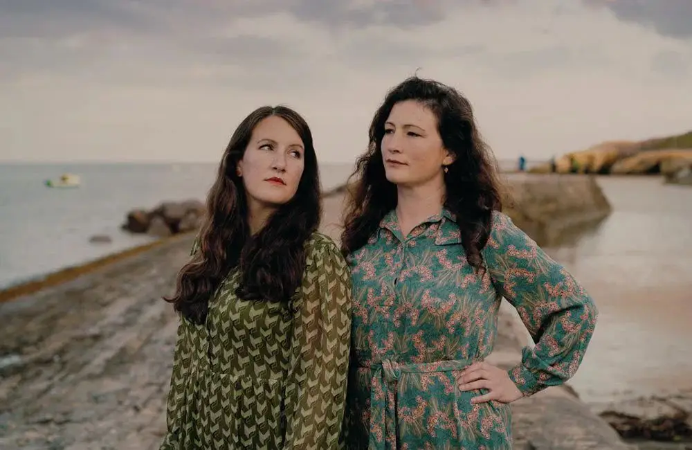 As irmãs Becky e Rachel Unthank, que lideram o grupo folk inglês The Unthanks