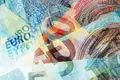 Tenho algum dinheiro, mas medo de investir. Por onde começo?