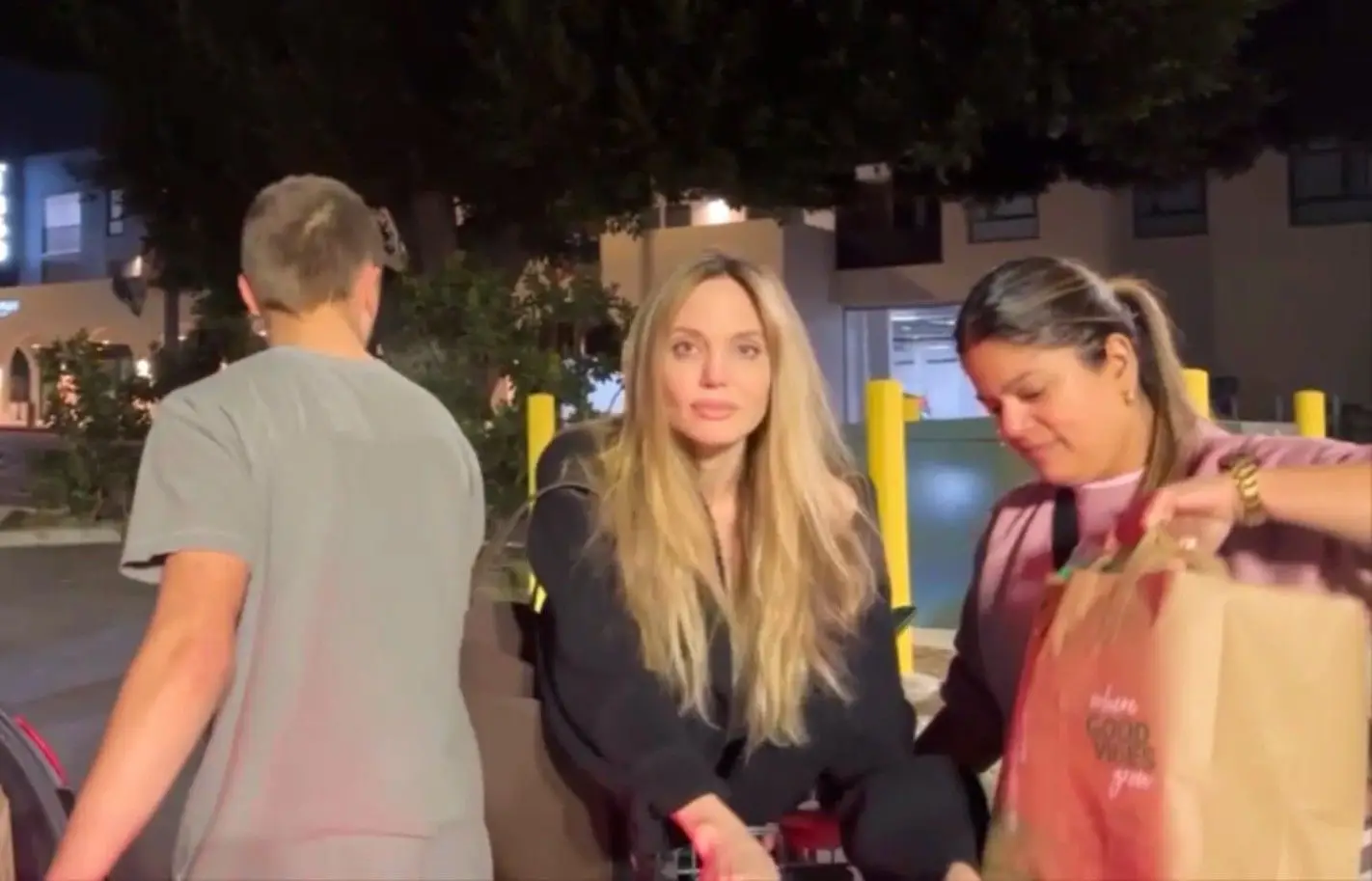 Angelina Jolie está a alojar em sua casa pessoas que perderam tudo nos incêndios de Los Angeles