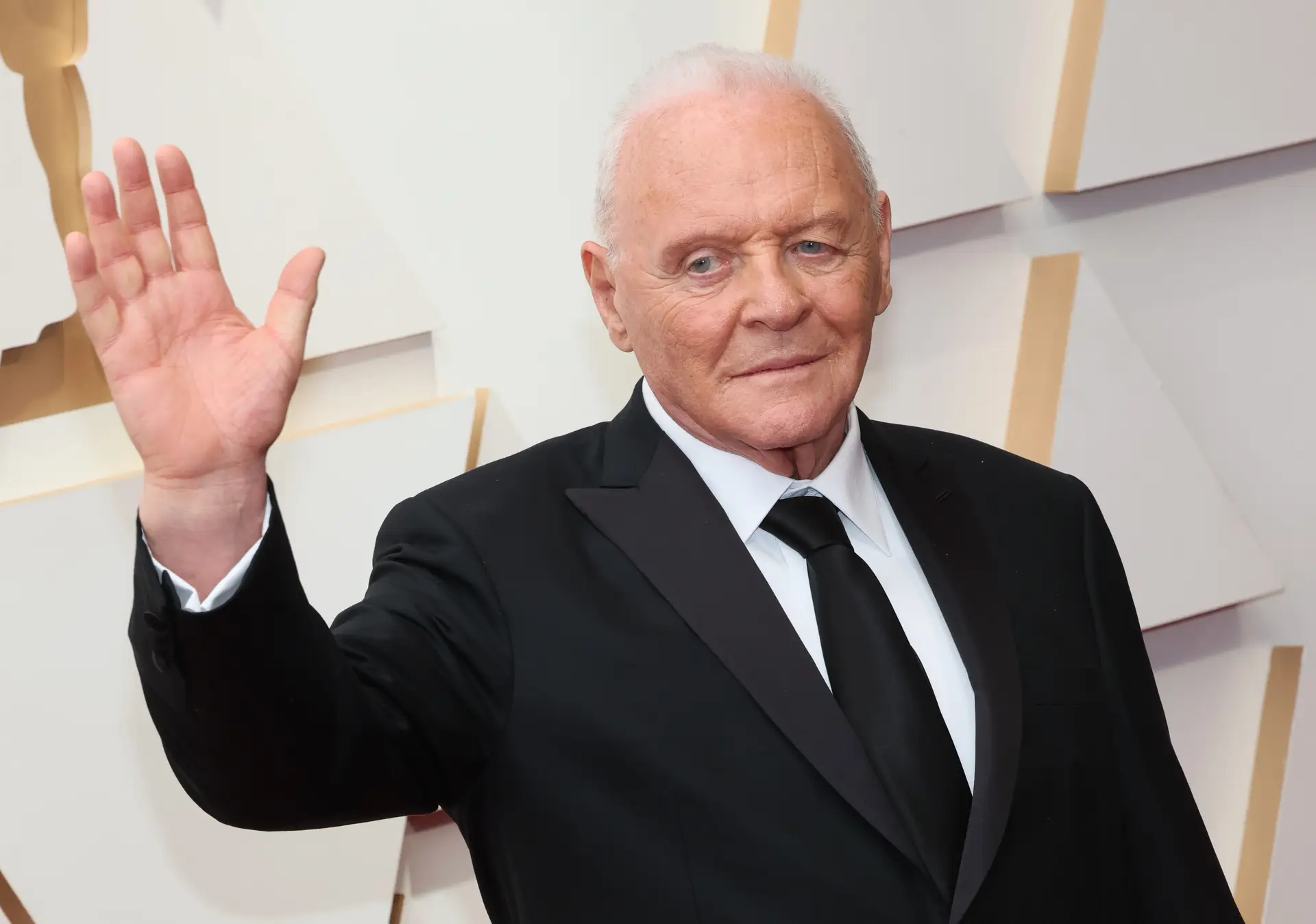 “A única coisa que levamos desta vida é o amor que damos”: a mensagem de Anthony Hopkins após perder a sua casa nos incêndios de Los Angeles