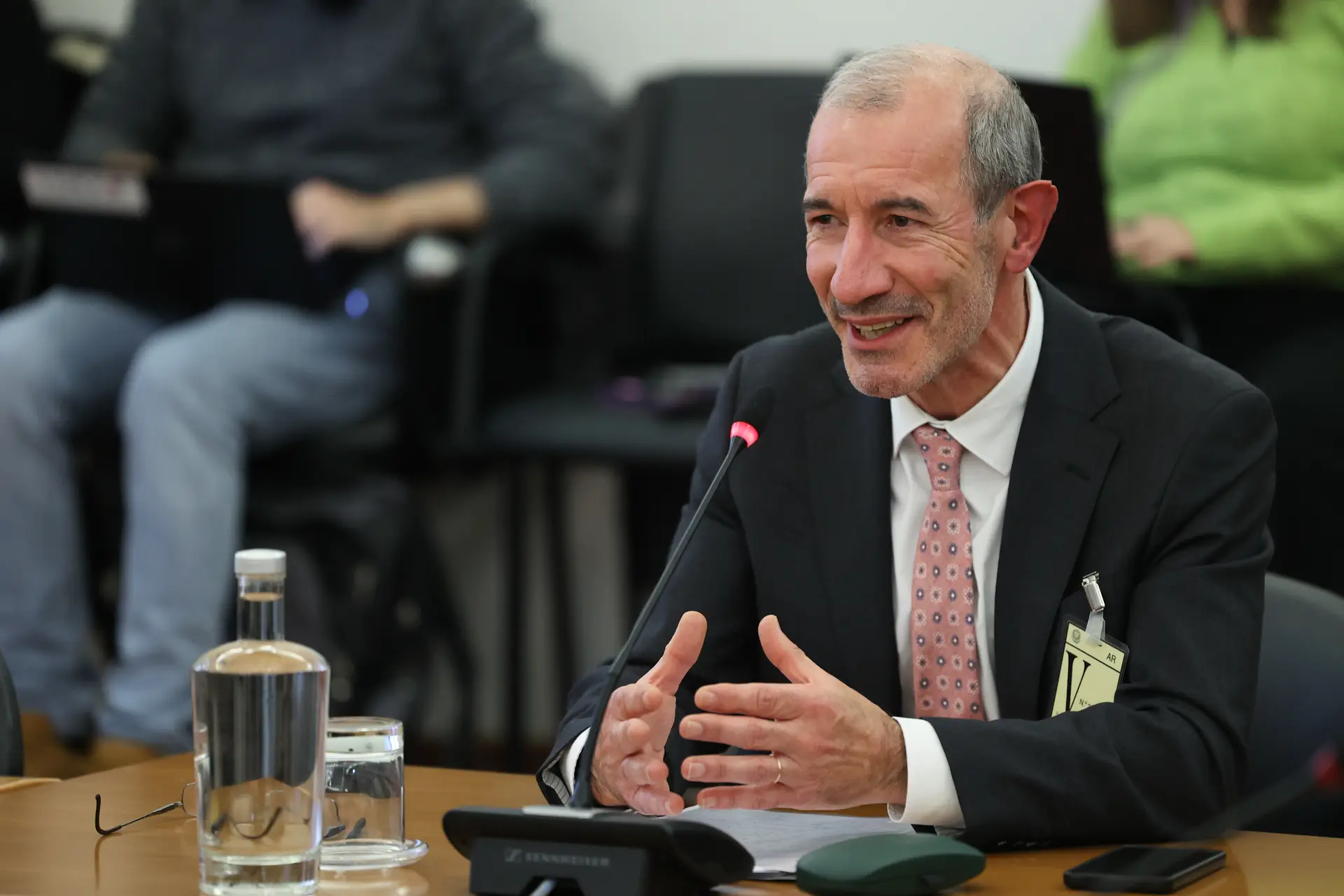 Ex-administrador do Santa Maria admite que caso das gémeas “não cumpriu todas as formalidades”, mas tratamento não foi “indevido”