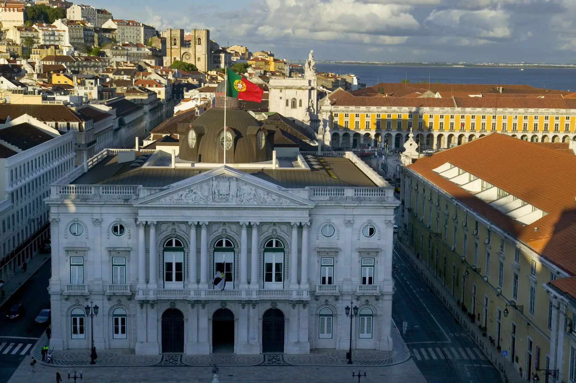 Aliança de esquerda para Lisboa:  BE tenta forçar PS a ‘matar’ legado de Medina