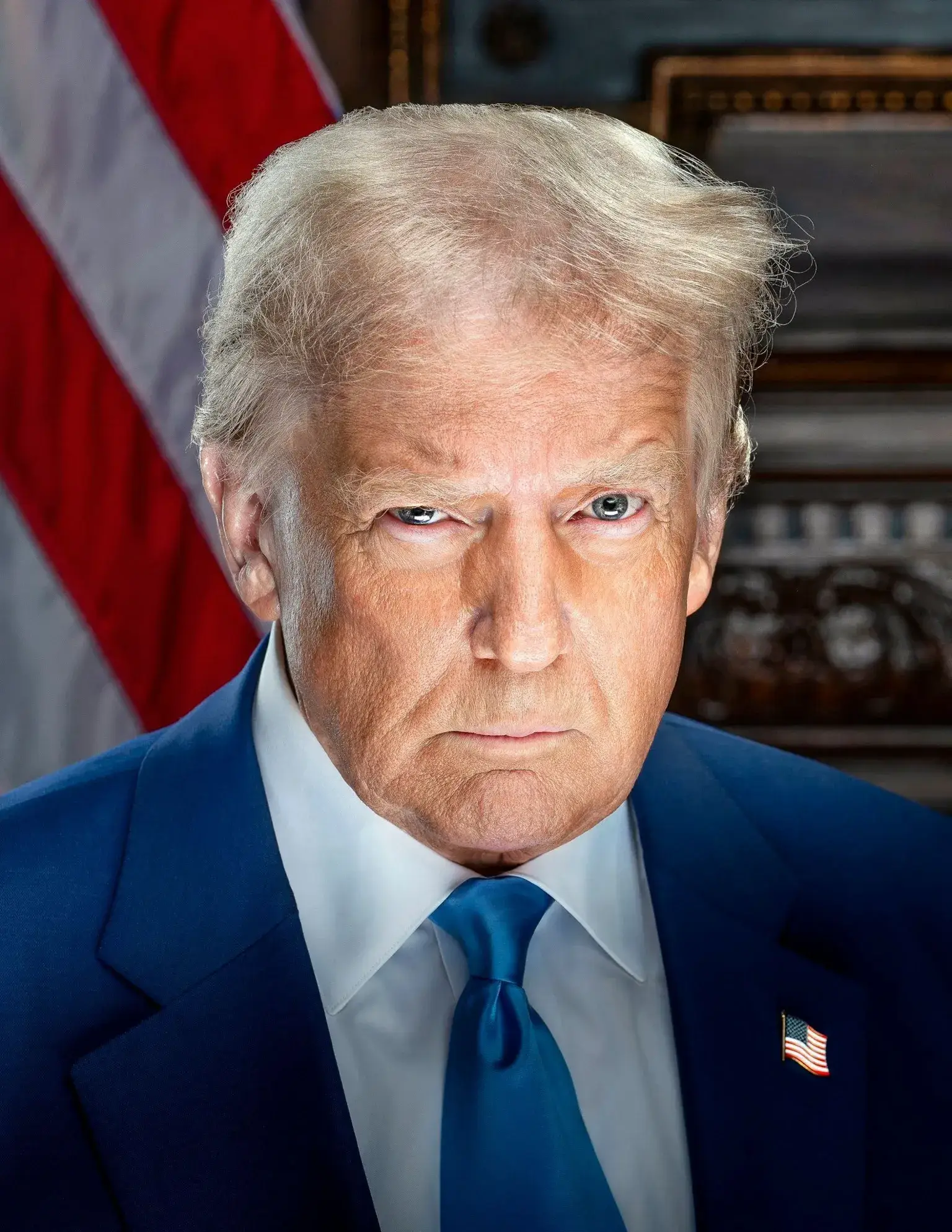 Retrato oficial de Donald Trump como Presidente é semelhante à icónica fotografia tirada na cadeia