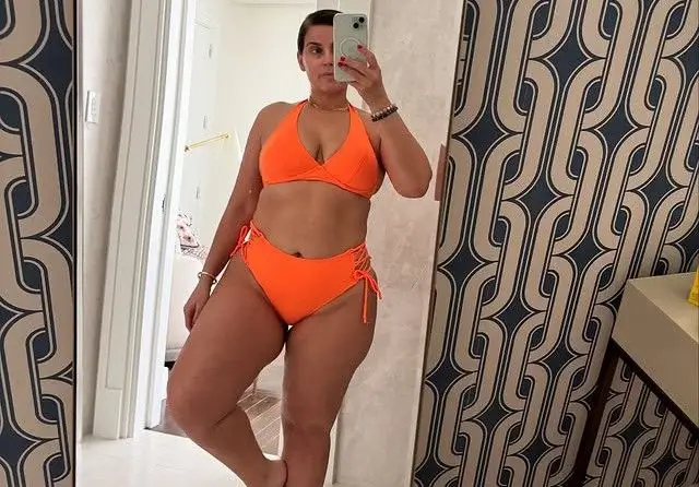 Nelly Furtado tira fotos ao espelho “sem maquilhagem, sem edição e sem filtros”: tudo pela “neutralidade corporal”