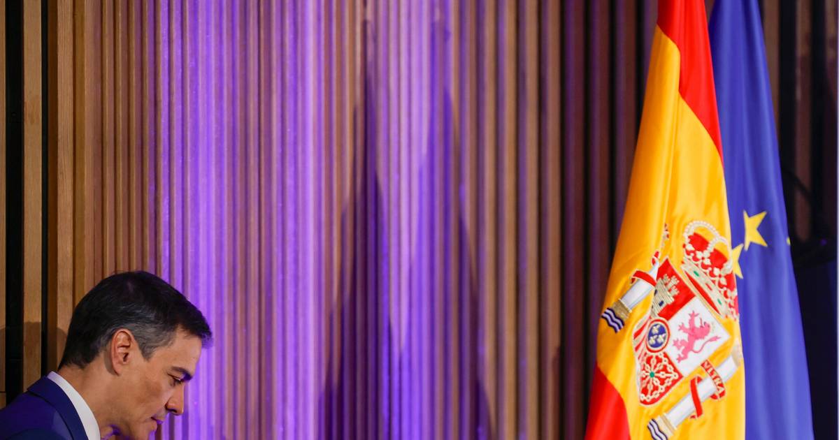 Puigdemont ameaça derrubar Governo de Sánchez, mas quer um retrato com o primeiro-ministro