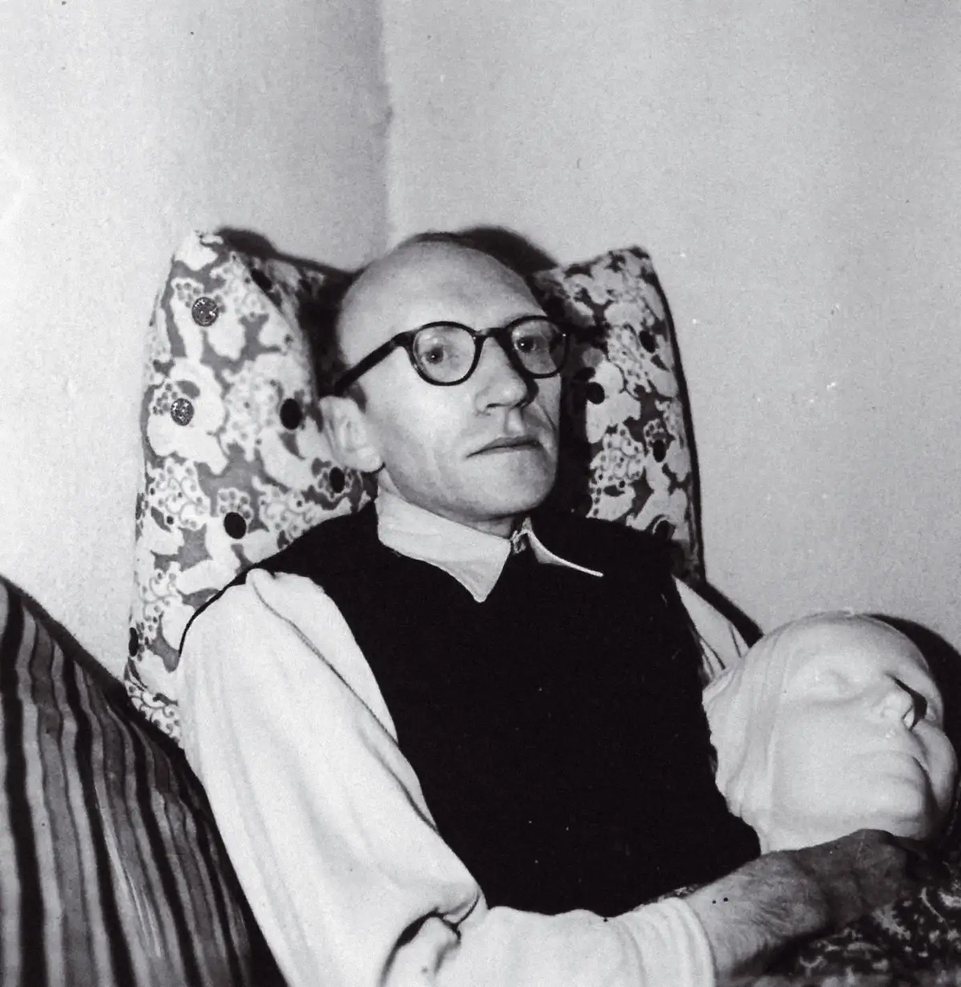 Maurice Blanchot (1907-2003) interroga a crítica e a literatura como questão filosófica