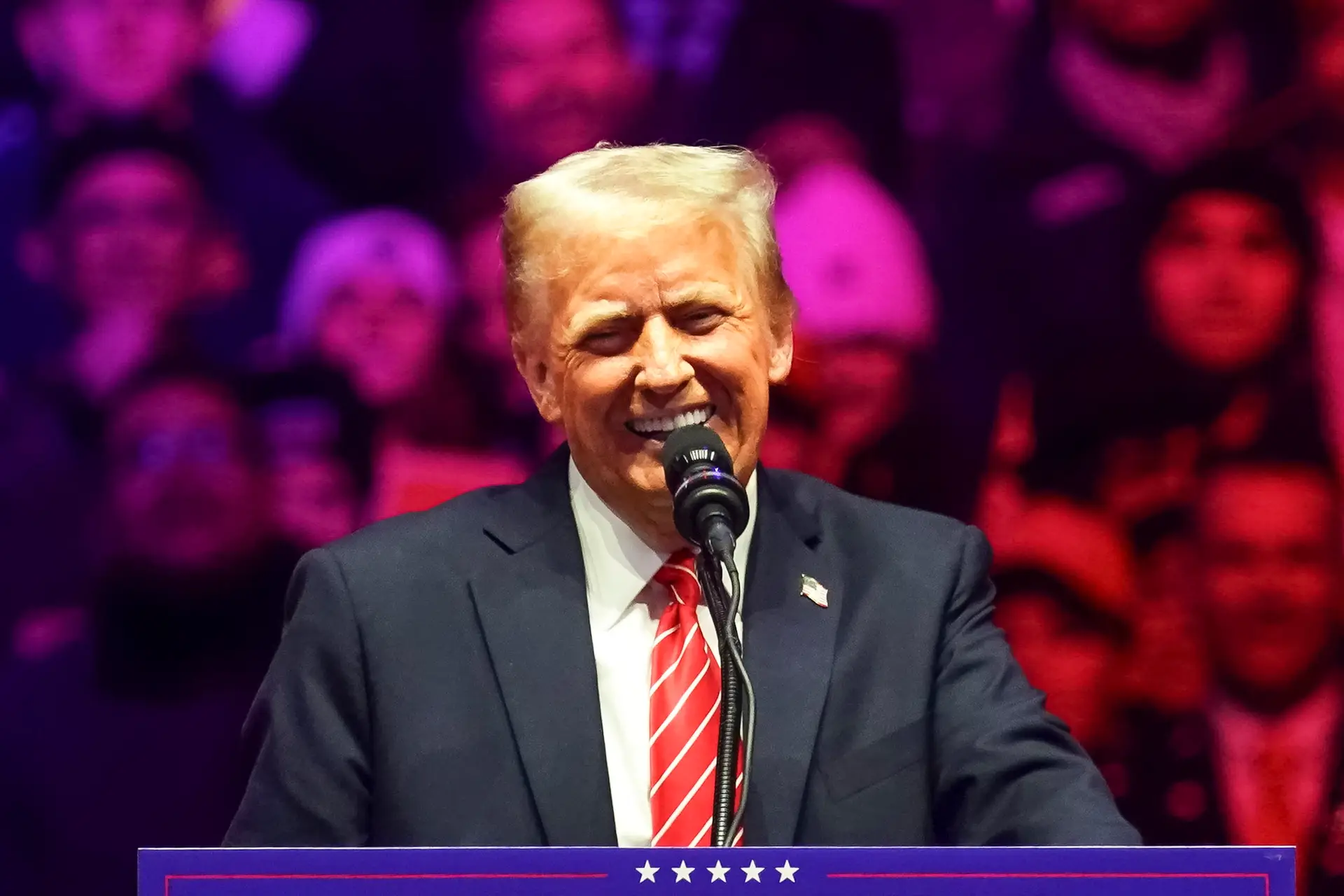 Trump promete "acabar com a invasão das fronteiras" e agir "com uma força sem precedentes". Tem 100 ordens executivas prontas a avançar