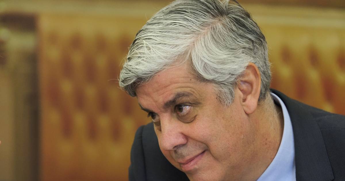 Centeno atira-se aos bancos: “Que a banca reflita sobre o rendimento que dá às poupanças dos portugueses”