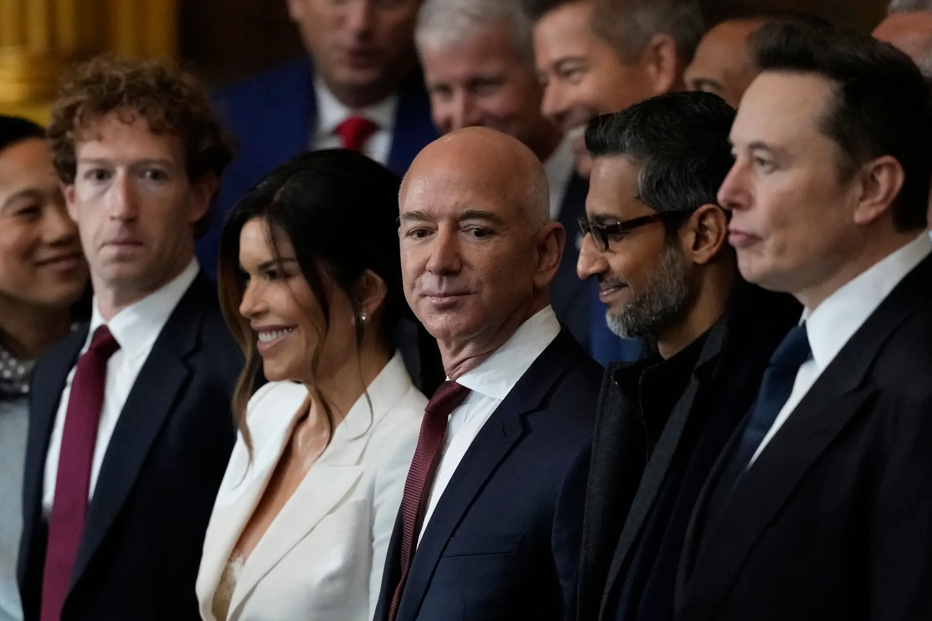 Musk critica aposta de Trump na inteligência artificial: nova entidade chama-se Stargate e planeia investir "pelo menos $500 mil milhões"