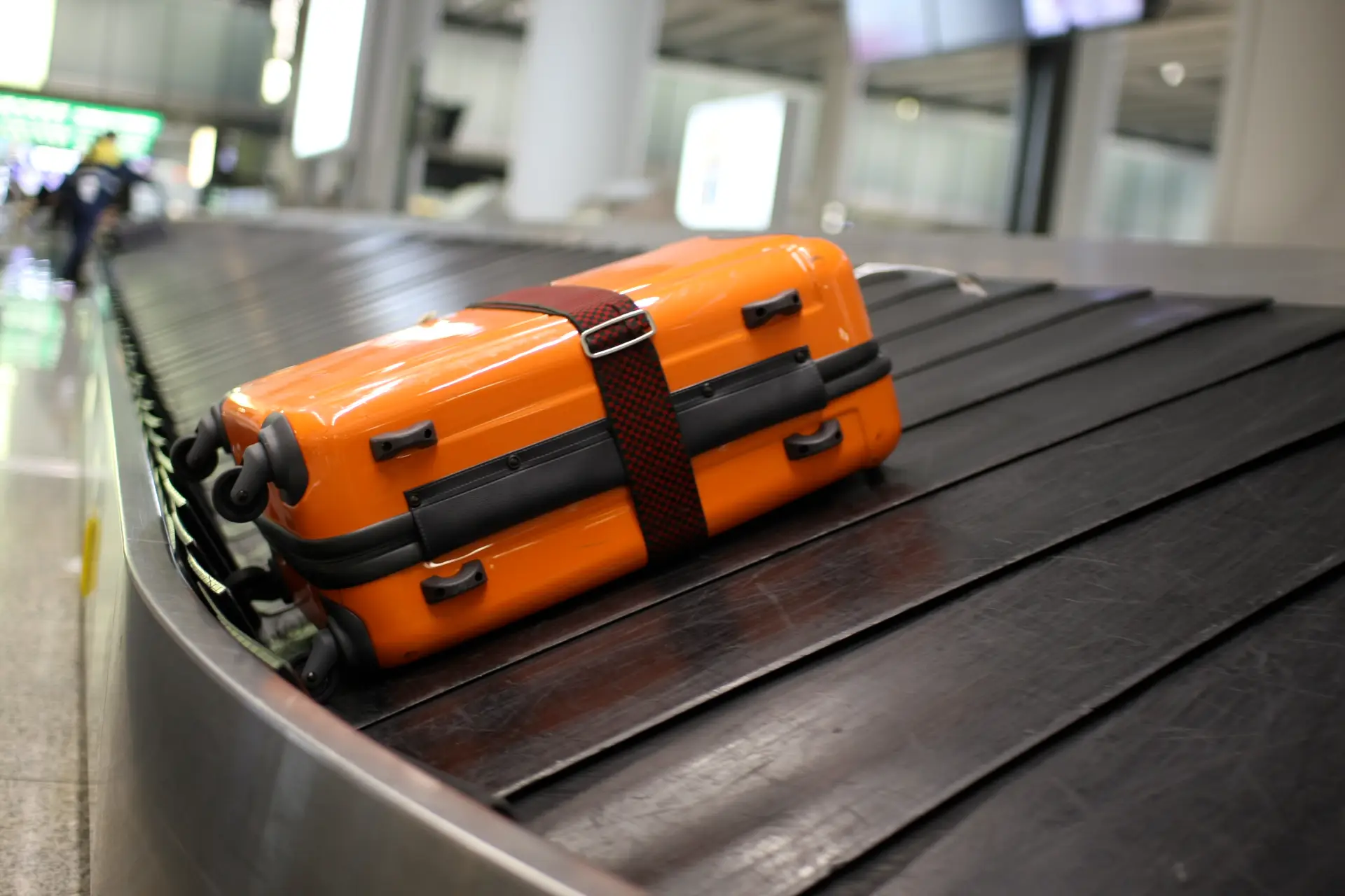 Líquidos com mais de 100ml? Bruxelas dá 'luz verde' a 'scanners' nos aeroportos que evitam ter de retirar embalagens
