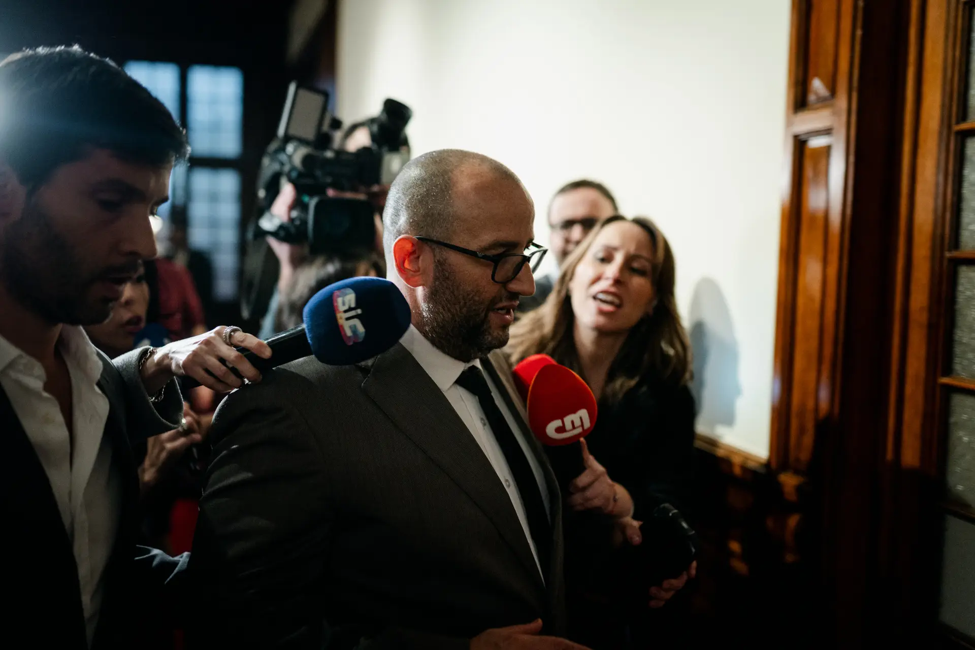 “Eu pertenço ao Mário”: Miguel Arruda admite relação com líder neonazi, mas depois diz que é "paródia"