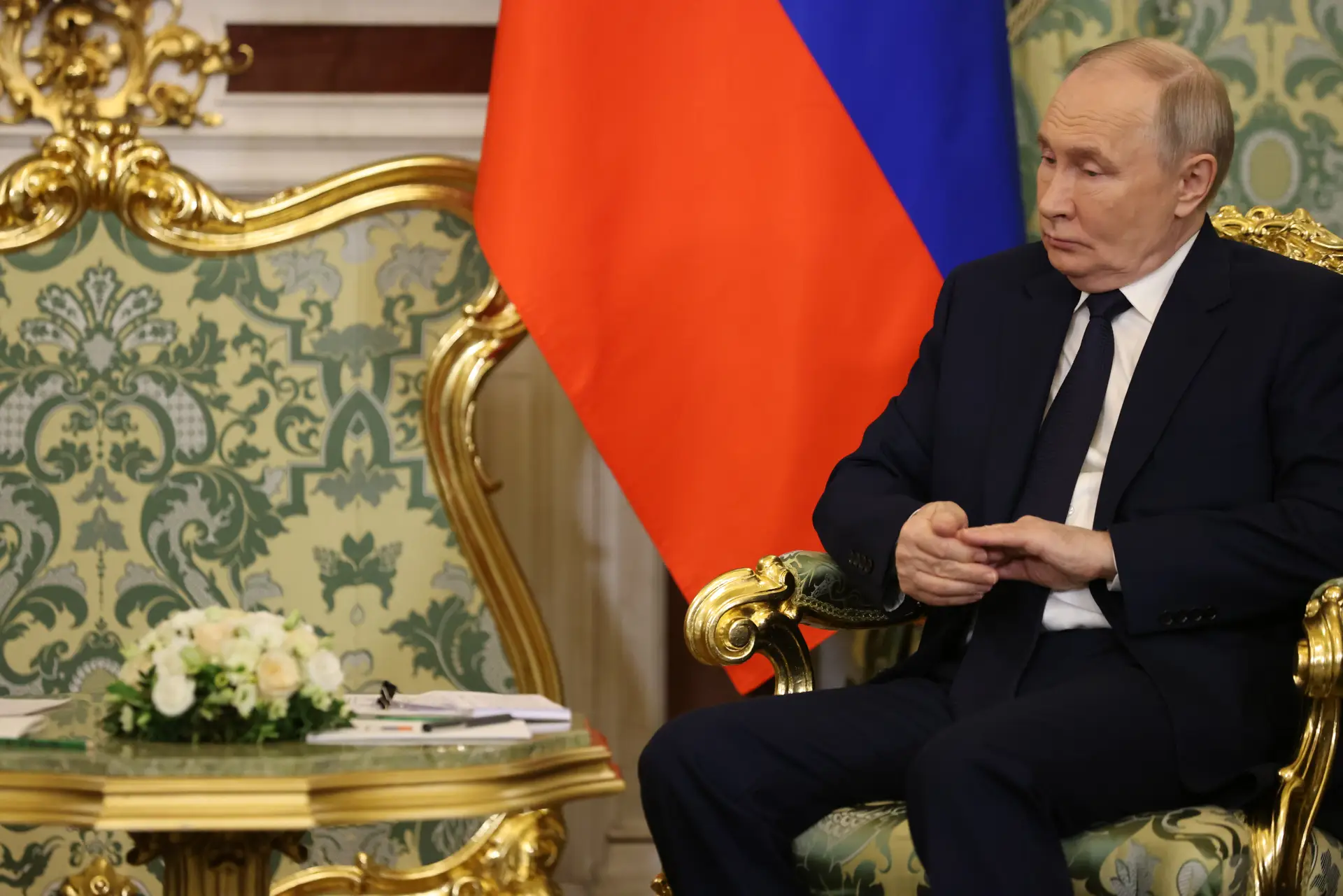 Putin está cada vez mais preocupado com a economia e as elites russas já apelam a negociações para terminar guerra na Ucrânia
