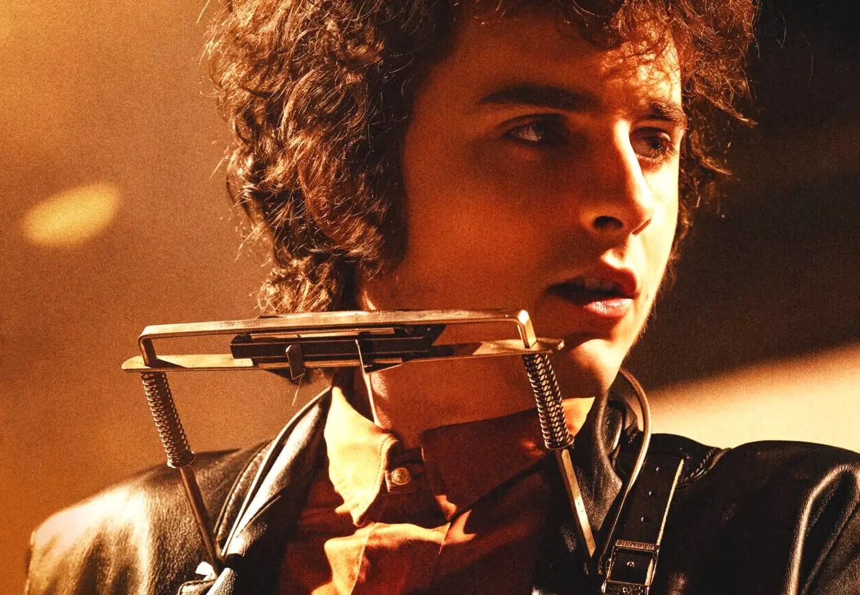 Timothée Chalamet como Bob Dylan em "A Complete Unknown"