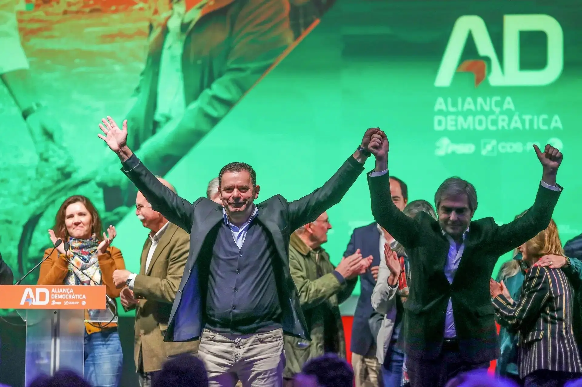 AD à frente, sem descolar do PS nem em ‘estado de graça’