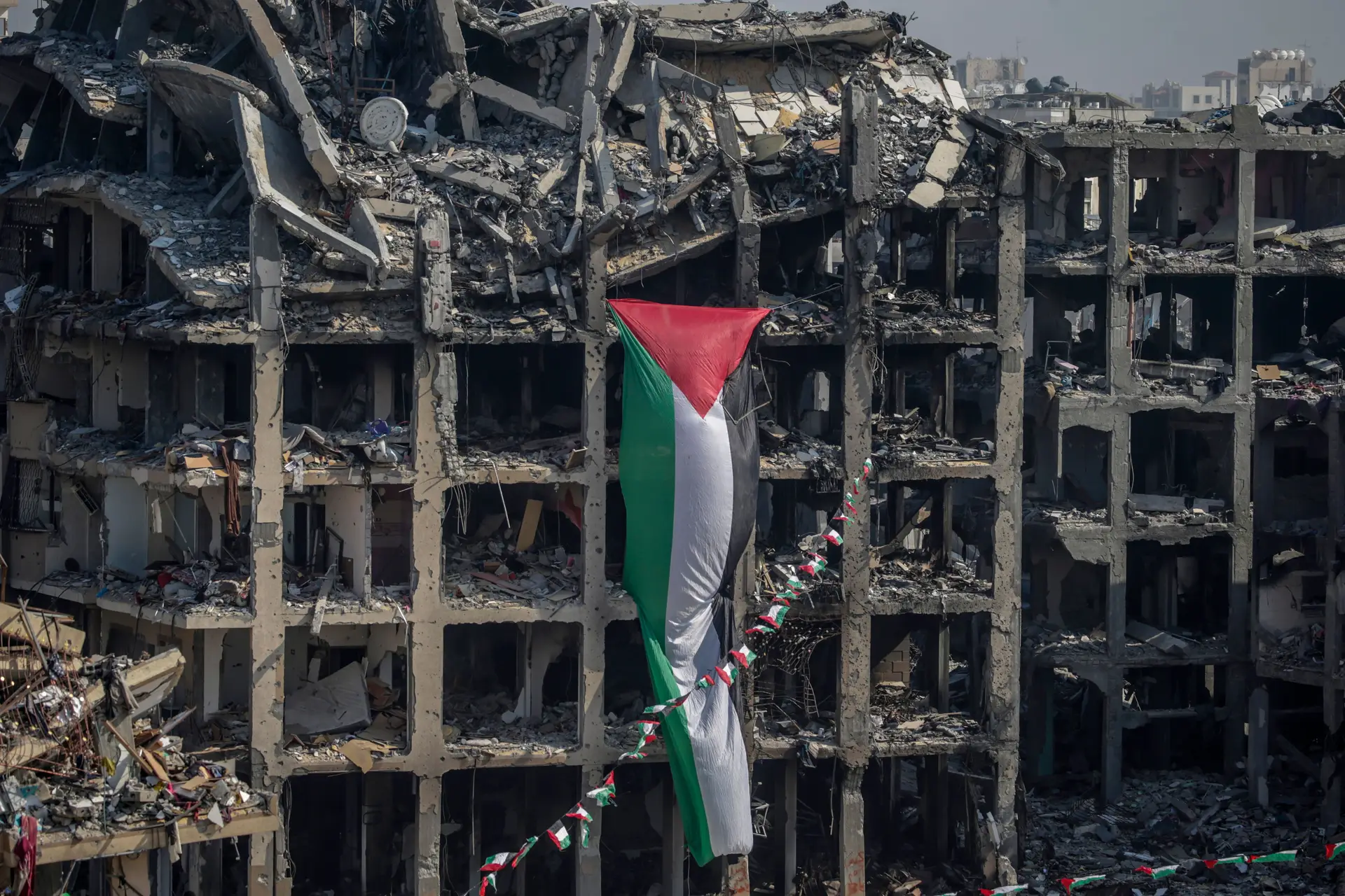 Hamas acusa Israel de violar acordo pela "insignificante" ajuda que entra em Gaza