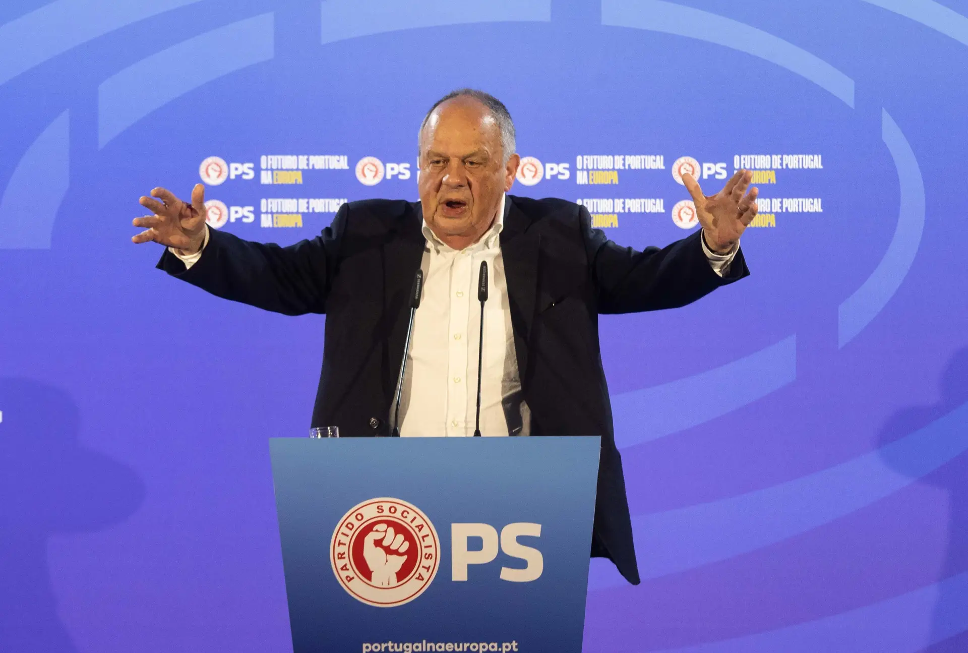 João Soares acusa PS de estar a fazer 'bullying' sobre Seguro e declara apoio ao ex-líder