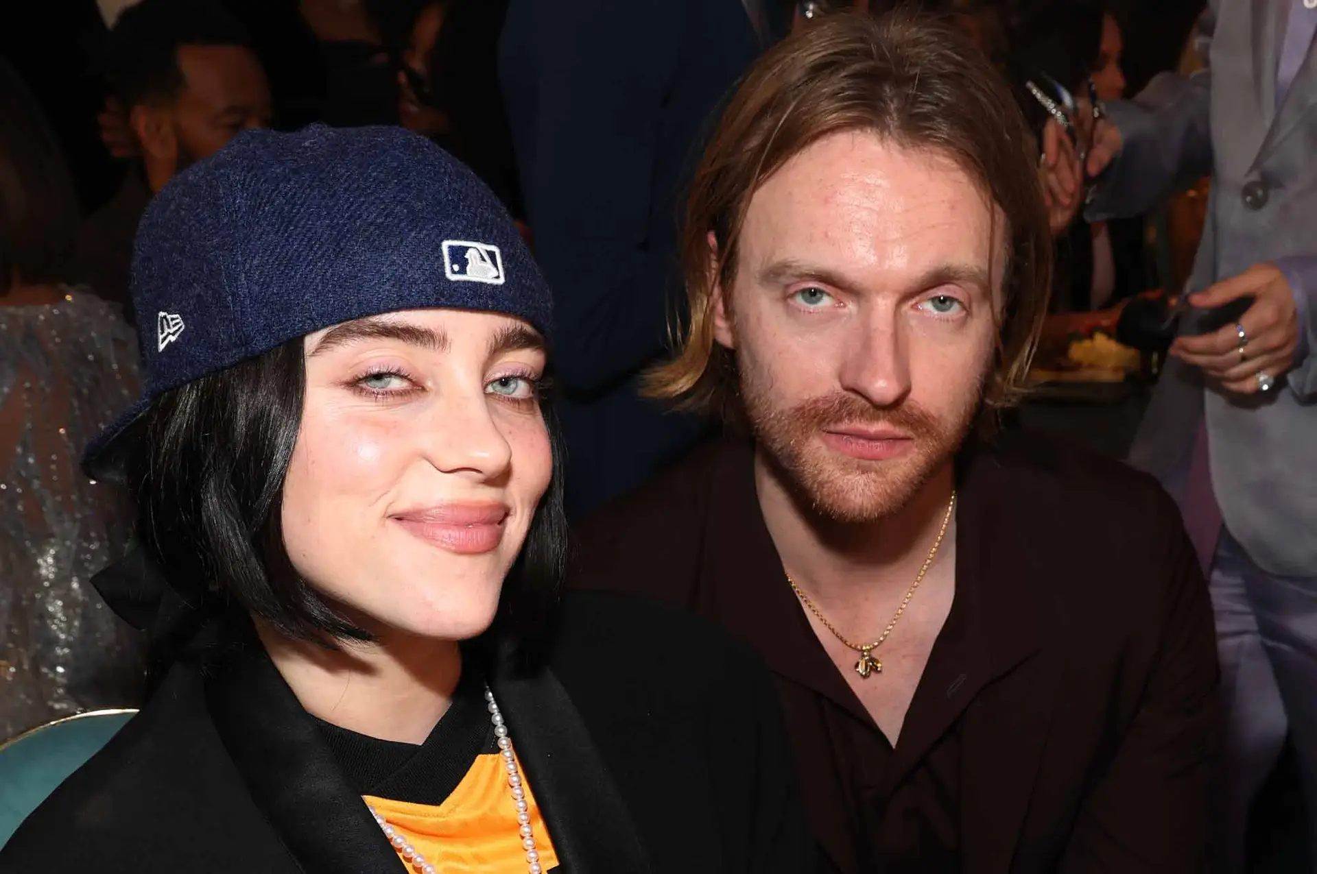Billie Eilish e Finneas na cerimónia dos Grammys 2025