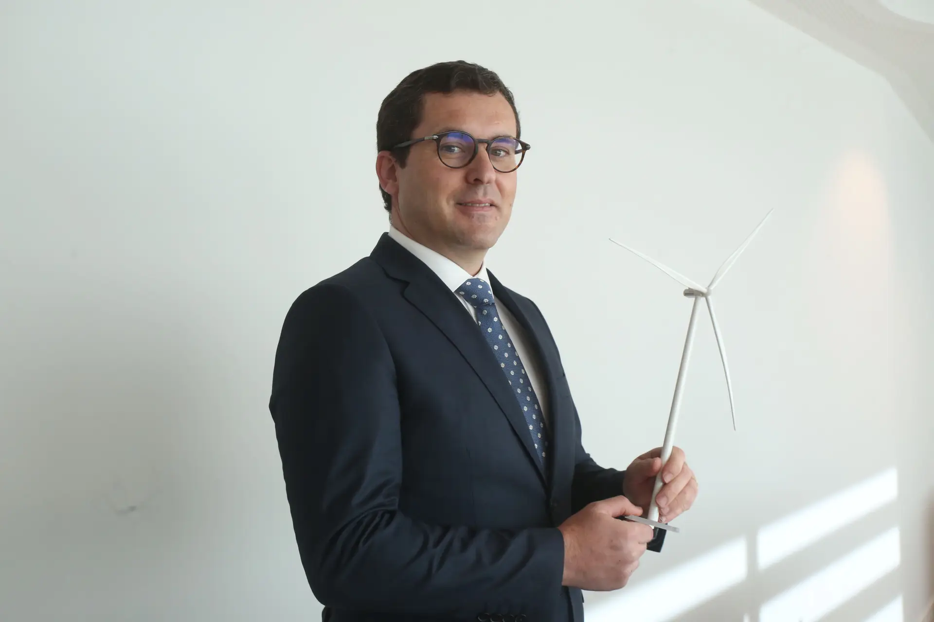Empresa que explora a mais antiga central a gás em Portugal quer investir €100 milhões em energia limpa