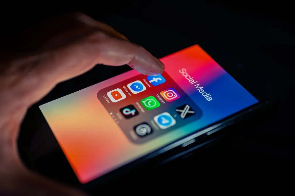 ‘Deepfakes', anúncios falsos e 'links’ enganadores invadem Facebook e Instagram: disseminação de fraudes na UE está a aumentar