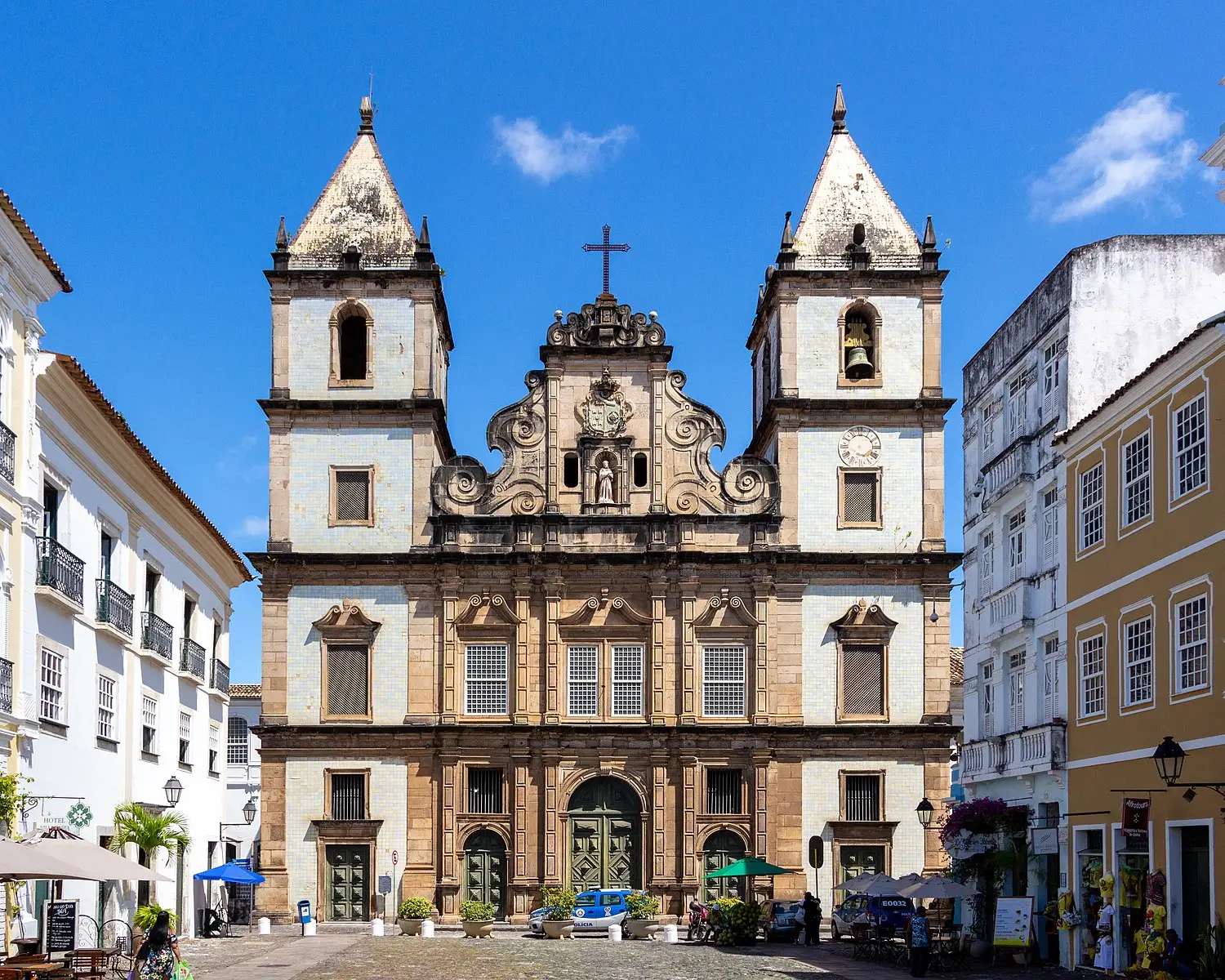 Pelo menos uma pessoa morreu: teto de igreja portuguesa em Salvador desabou