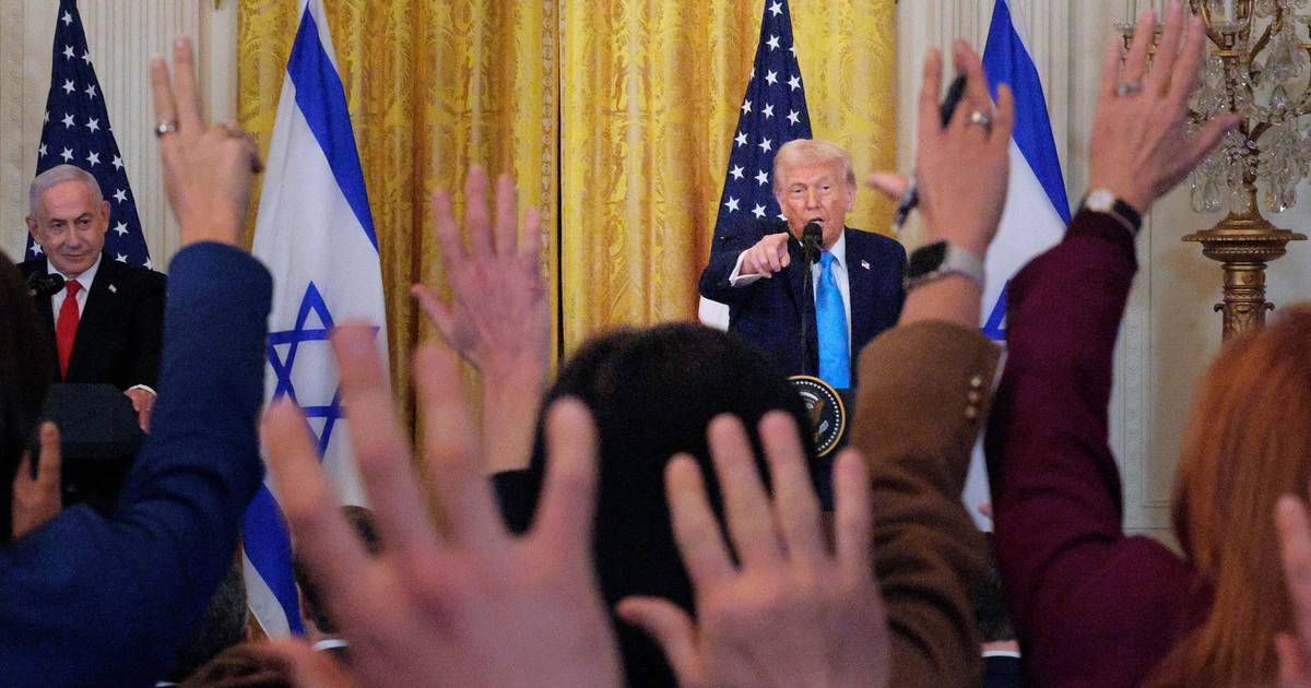 Trump quer que os EUA "assumam o controlo da Faixa de Gaza" e a "reconstruam", com os palestinianos reinstalados "permanentemente"