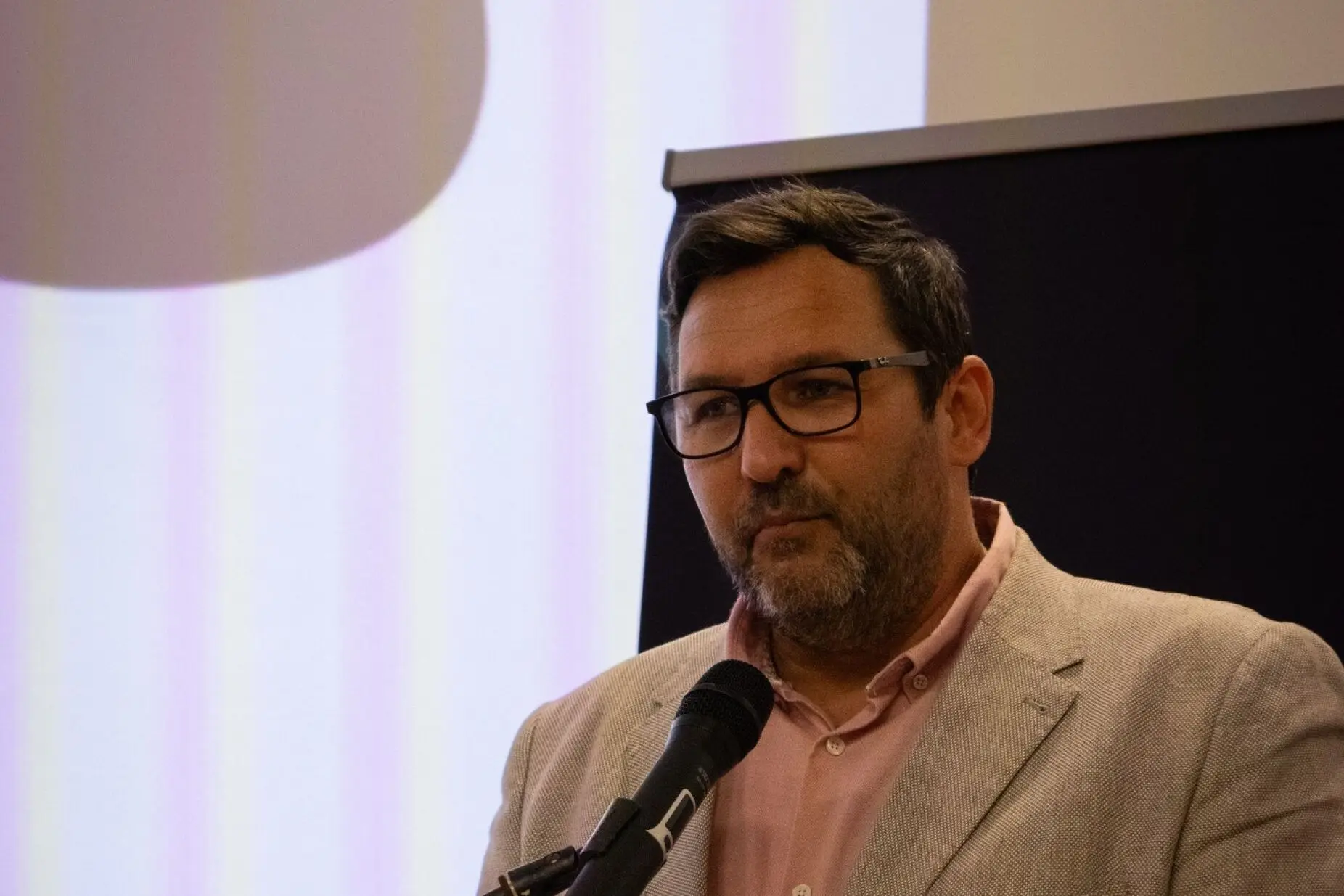 Chega em silêncio: deputado municipal renuncia após acusação de prostituição de menores