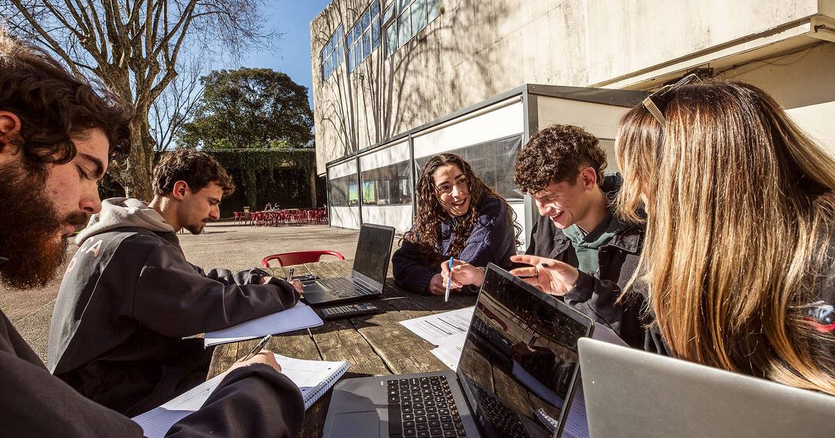 Mais de 70% dos estudantes universitários planeiam emigrar