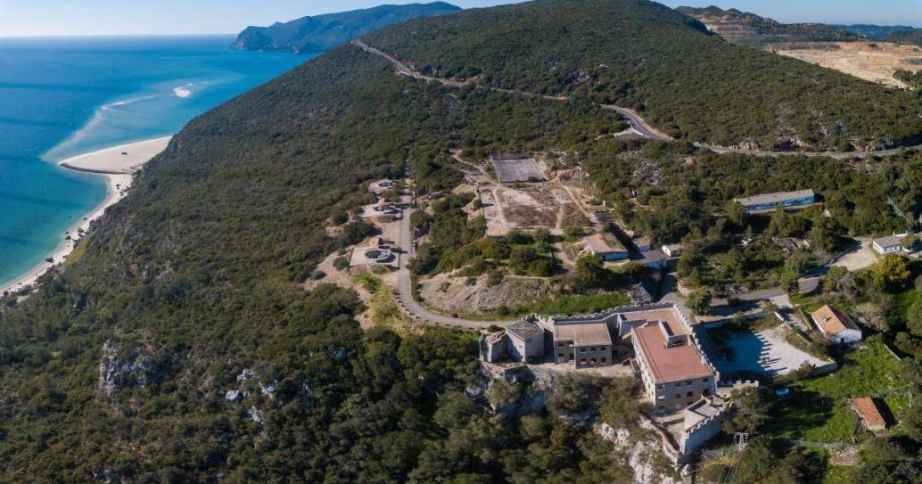 Em plena serra da Arrábida, antigo quartel renasce como hotel de luxo