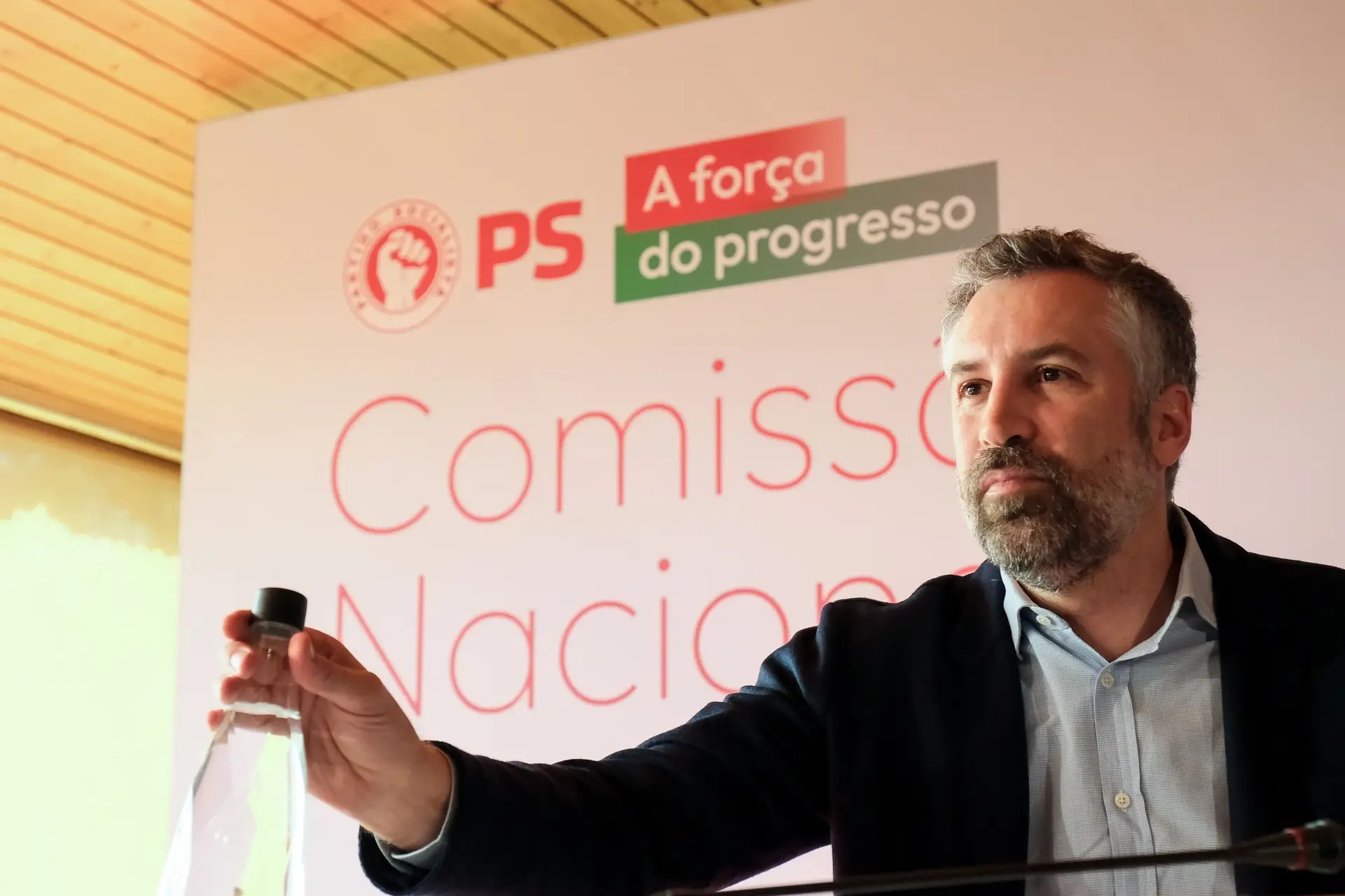 Pedro Nuno ainda espera remodelação na Saúde: “Ou o primeiro-ministro não vê problemas, ou está à espera da saída de Pedro Duarte”, diz
