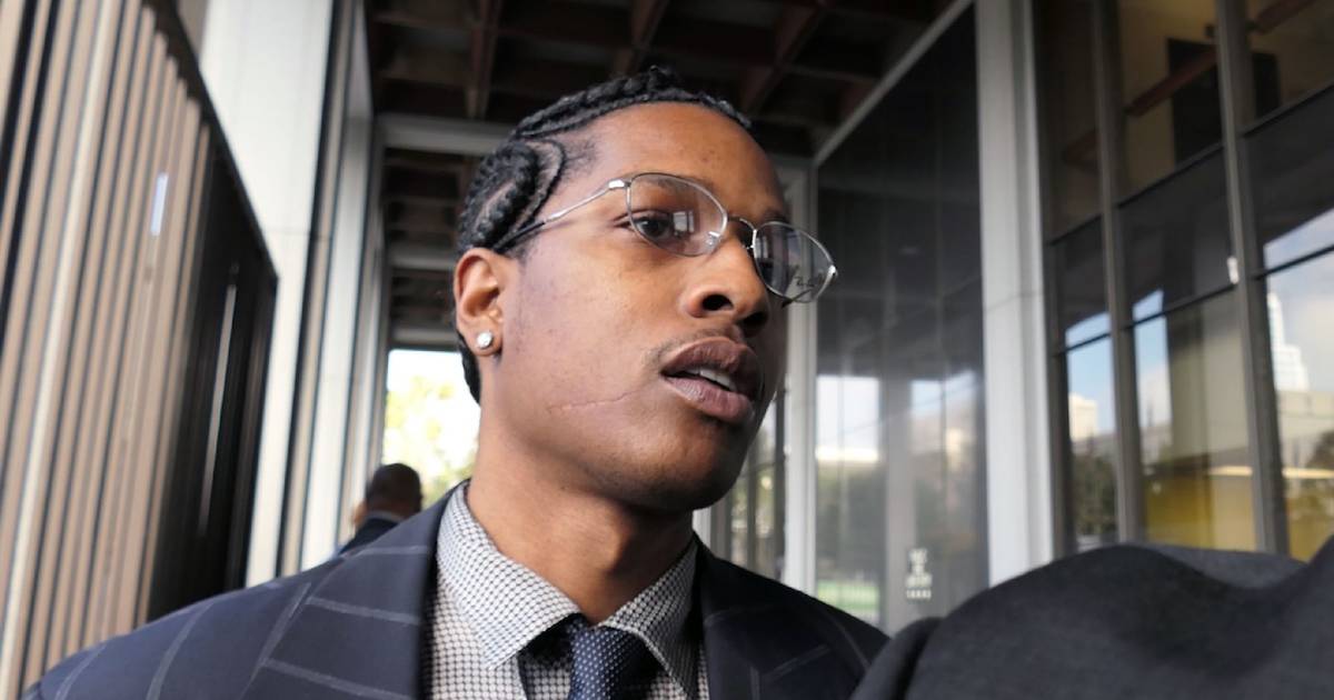 O que significam as letras AWGE na cama de A$AP Rocky? “Não digas!”, gritou o rapper em tribunal a um dos seus melhores amigos