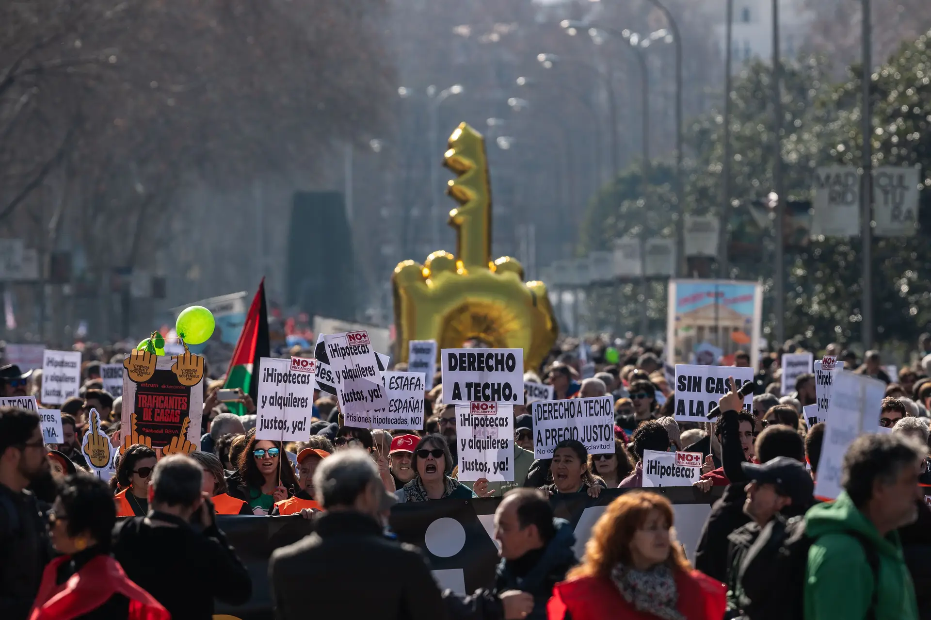 Milhares de pessoas protestam em Madrid pelo direito à habitação