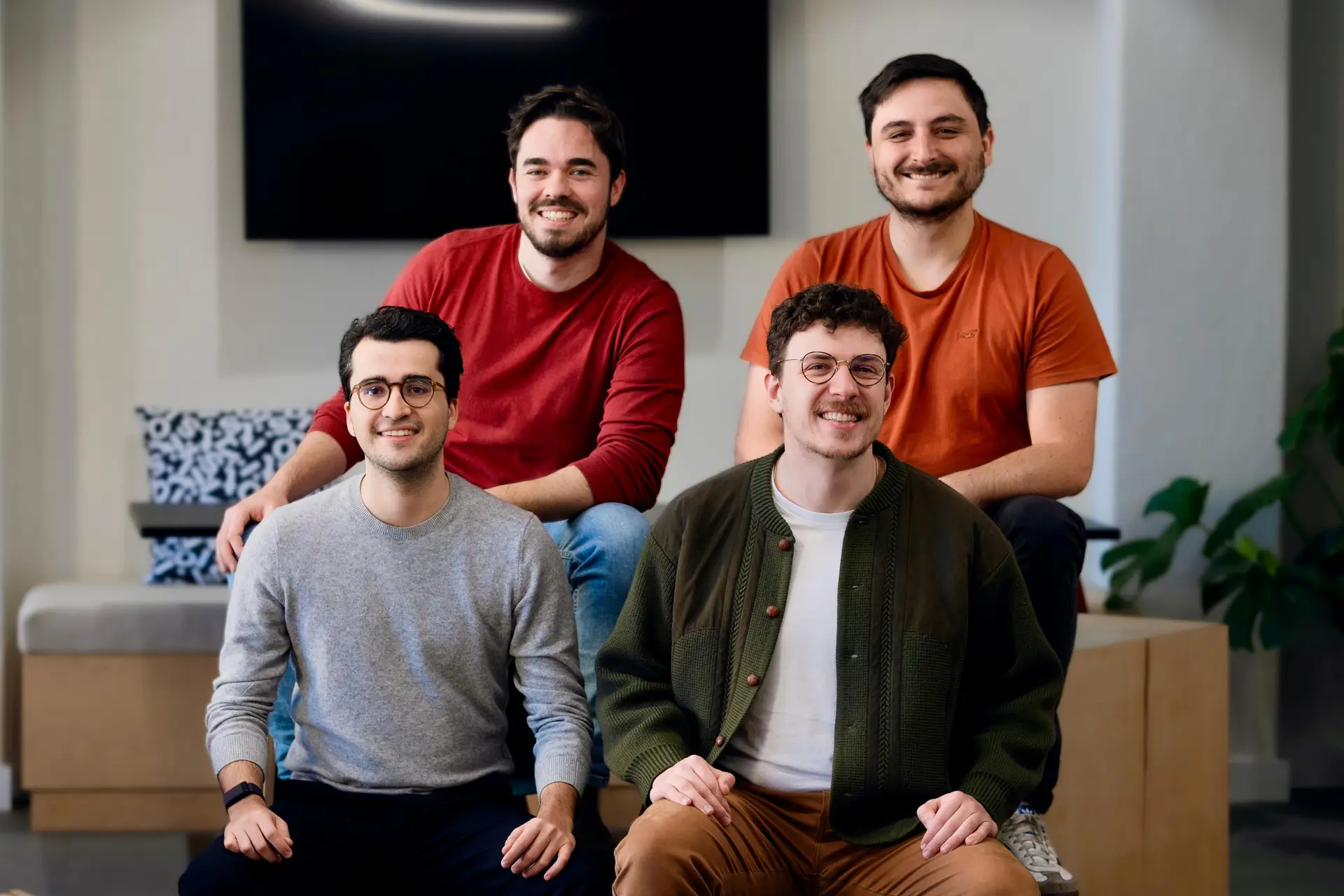 'Startup' de inteligência artificial fundada em Londres por jovens portugueses capta 1,5 milhões de dólares