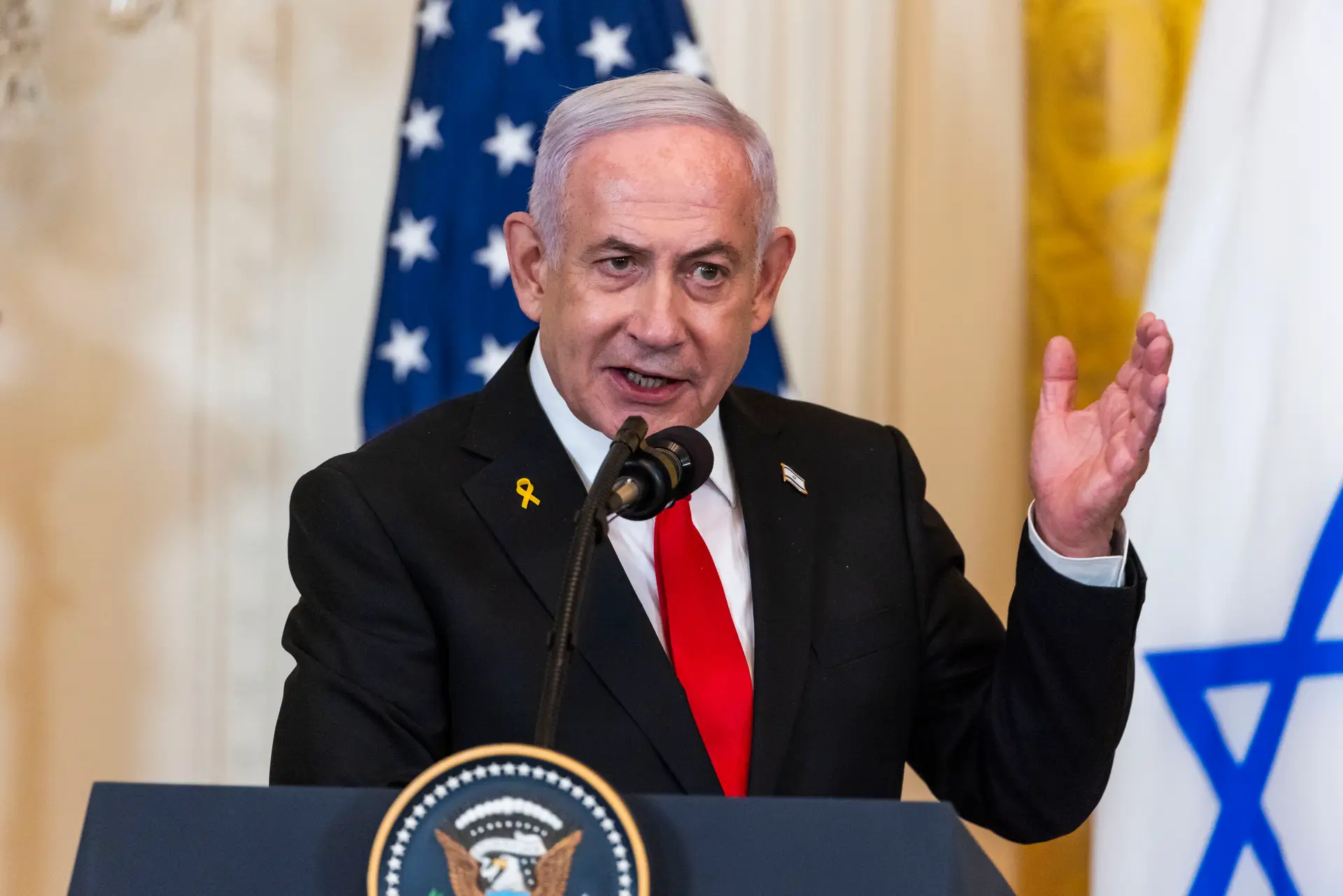 Israel encerra todas as embaixadas no mundo e apela a que cidadãos evitem exibir símbolos judaicos em espaços públicos