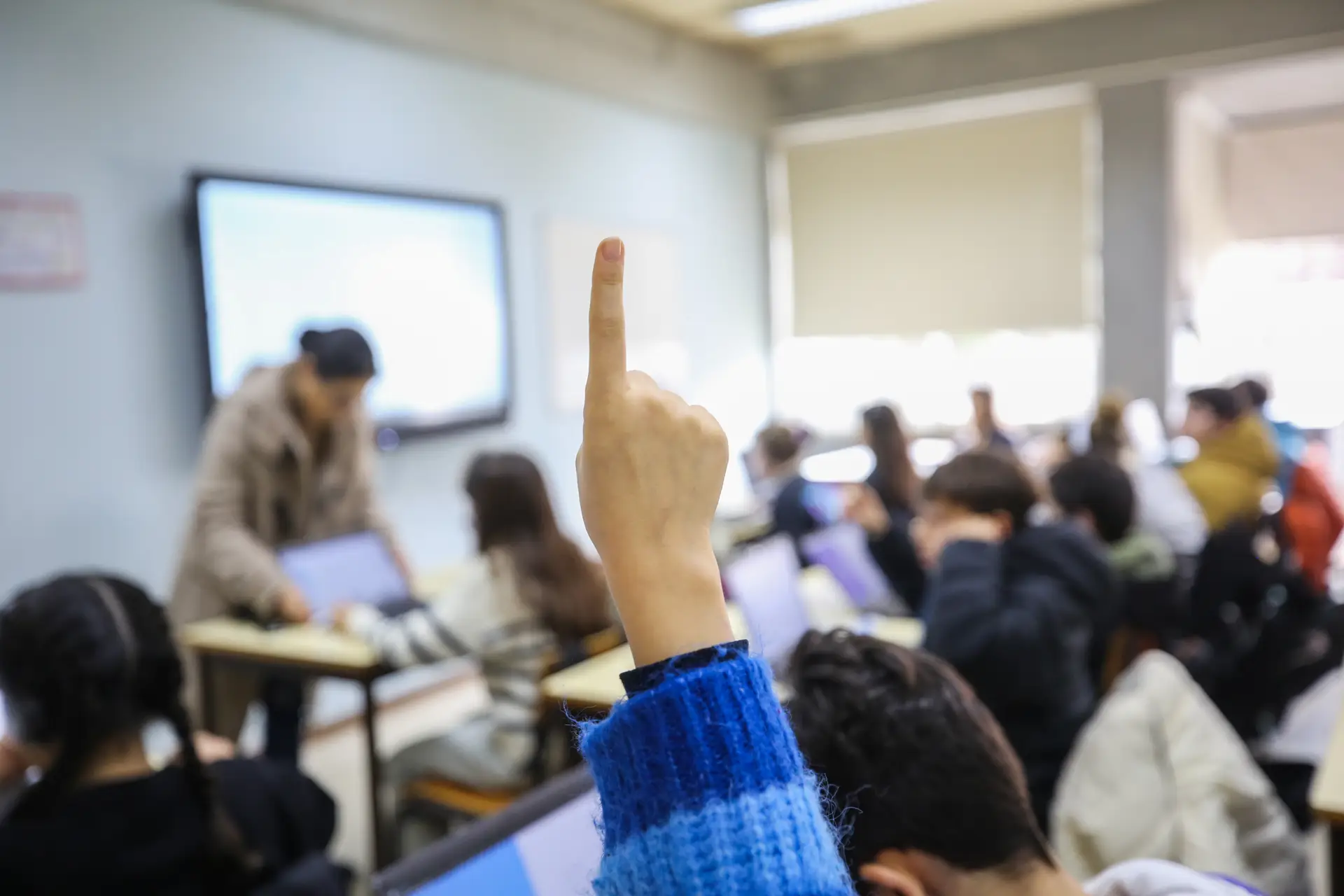 Mais de 5600 professores vão passar a integrar os quadros a partir do próximo ano letivo