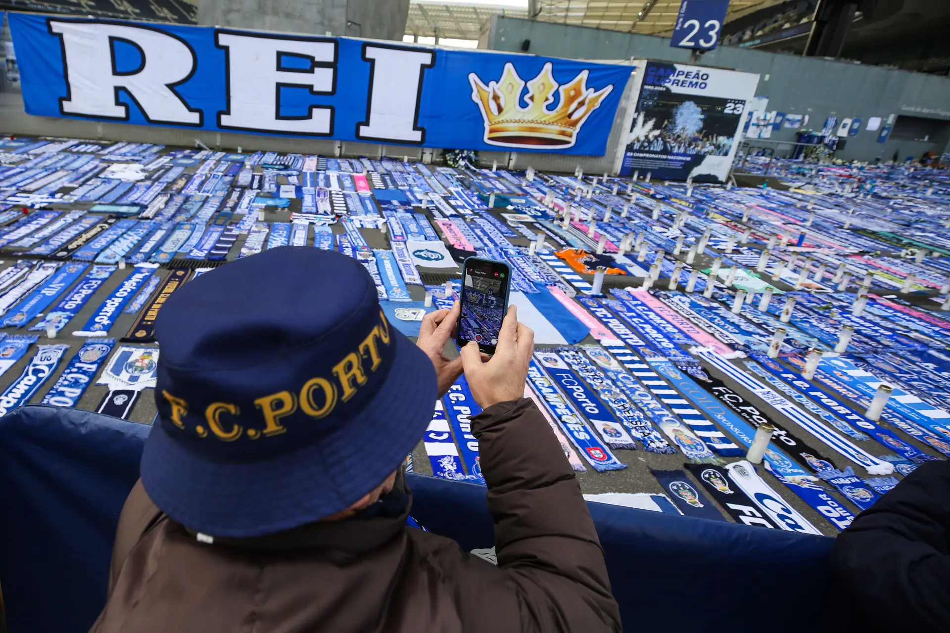 As imagens de como o Porto, e o FC Porto, se despediram de Pinto da Costa no dia em que Lisboa tremeu