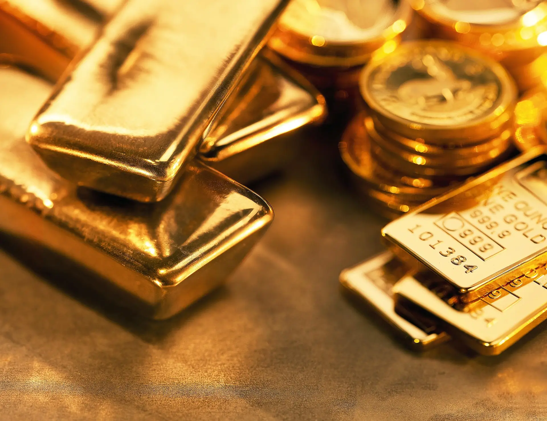 Cotação do ouro aproxima-se dos 3.500 dólares por onça