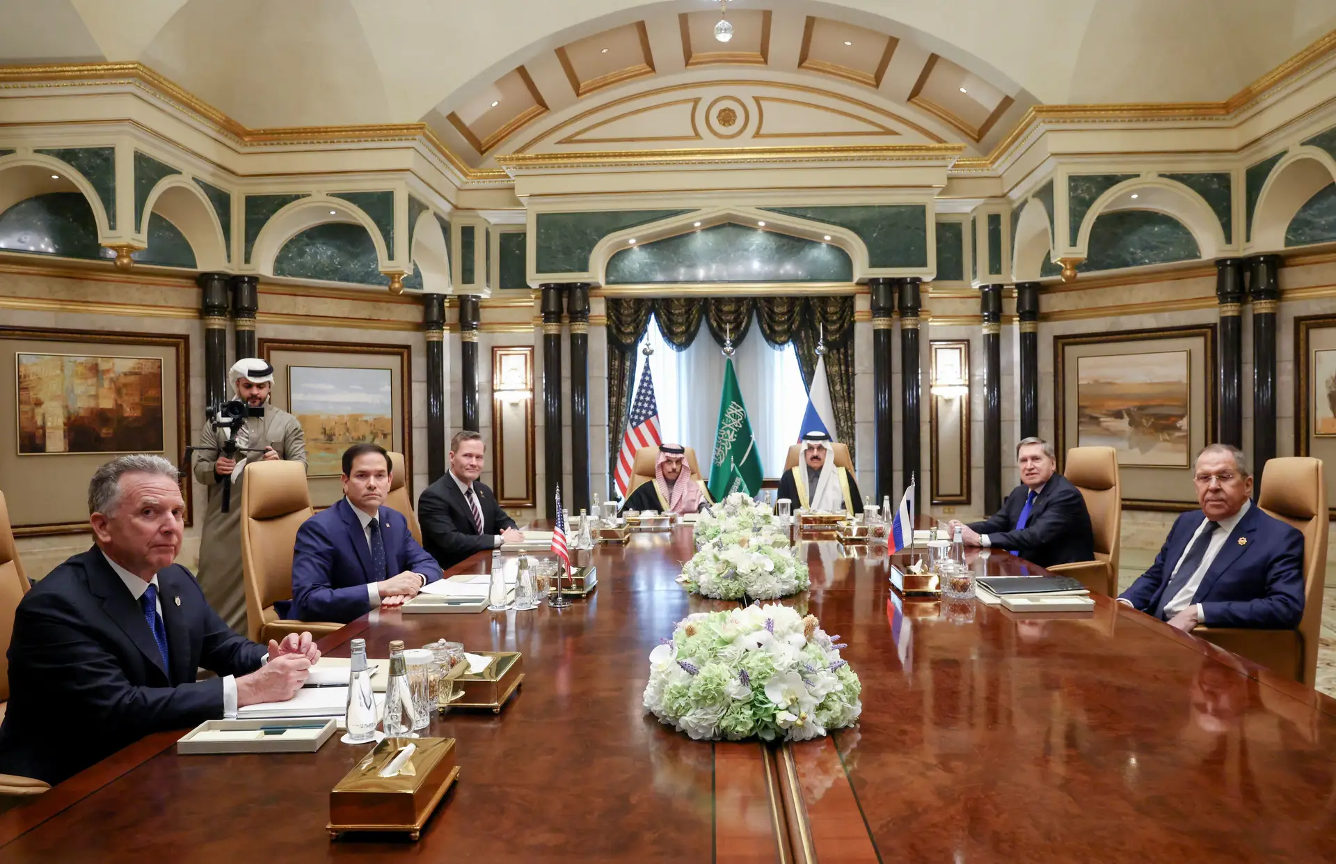 Encontro em Riade, Arábia Saudita, entre representantes russos e americanos para discutir a guerra na Ucrânia, em fevereiro