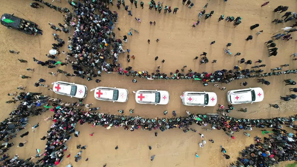 Caravana da Cruz Vermelha que transportou quatro cadáveres de Gaza para Israel