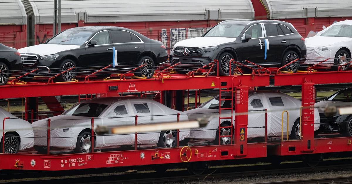 Bruxelas faz "marcha" atrás na proibição dos motoroes de combustão a partir de 2035