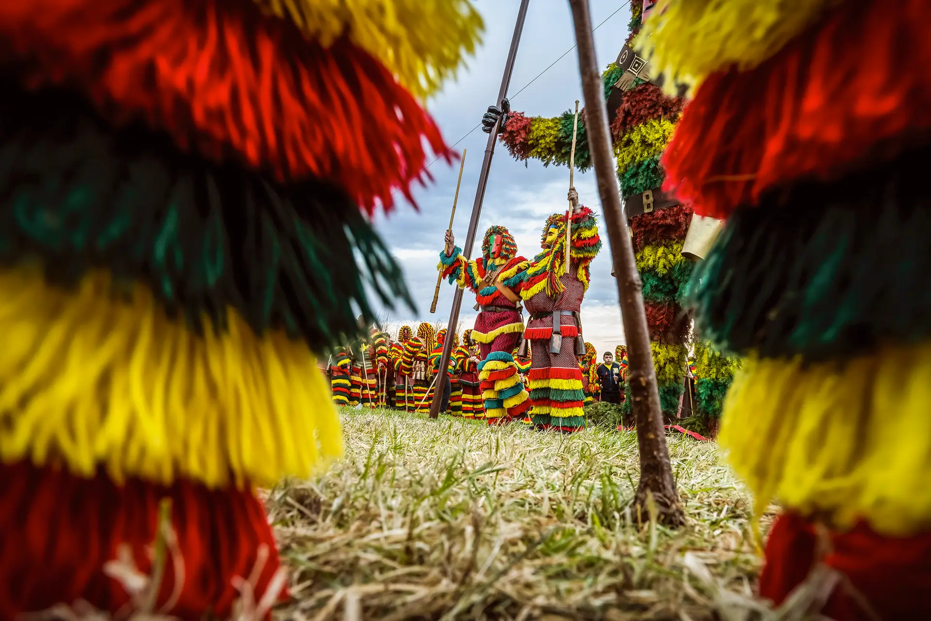 “Imagine uma aldeia de 200 habitantes com 50 mil pessoas”: a magia do Carnaval de Podence e outras tradições do Entrudo português