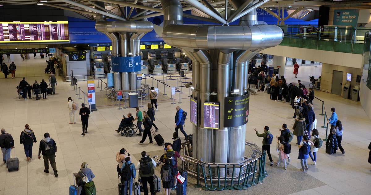 PSP propôs à AIMA mais de mil cancelamentos de títulos de residência