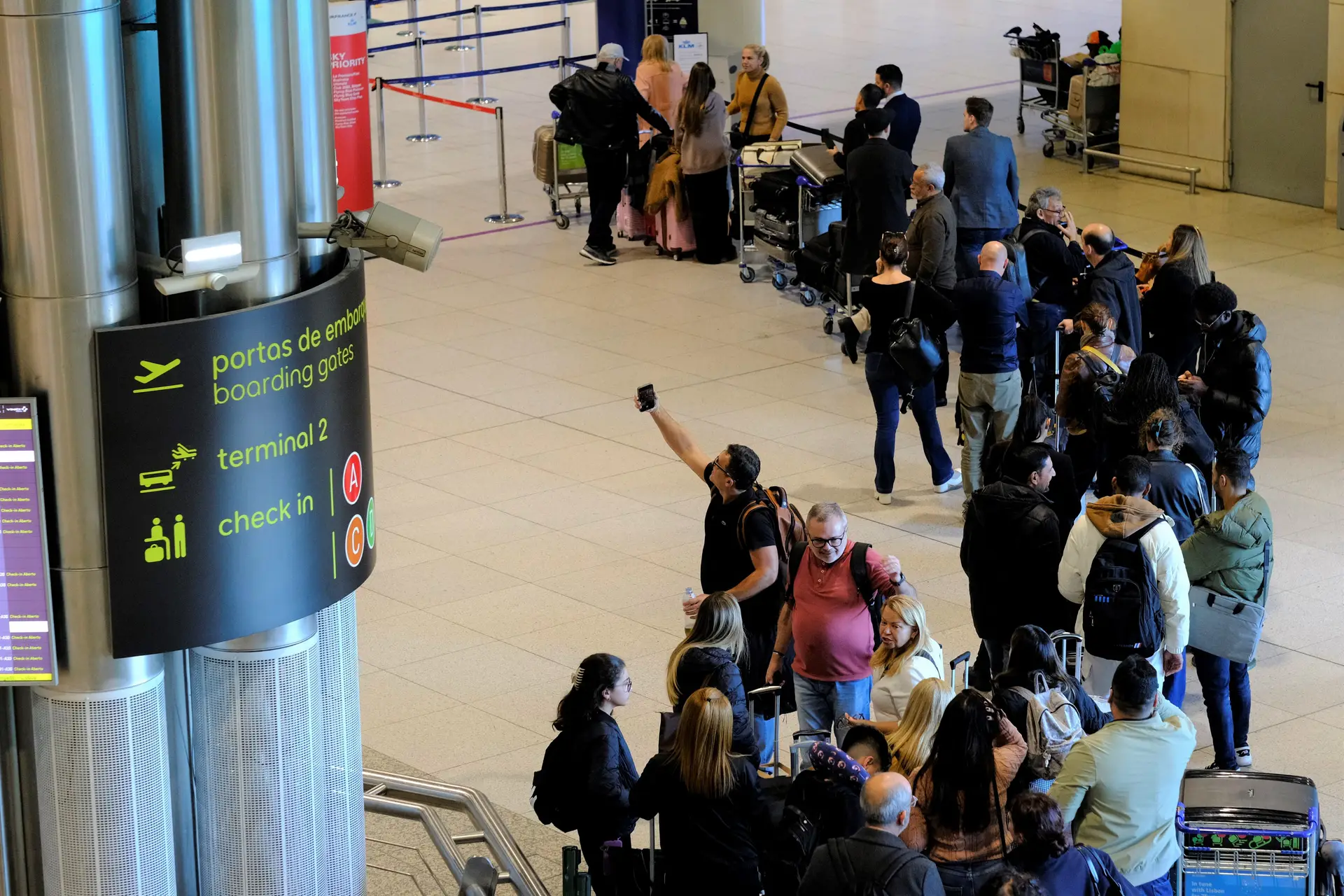 Passageiros no Aeroporto de Lisboa