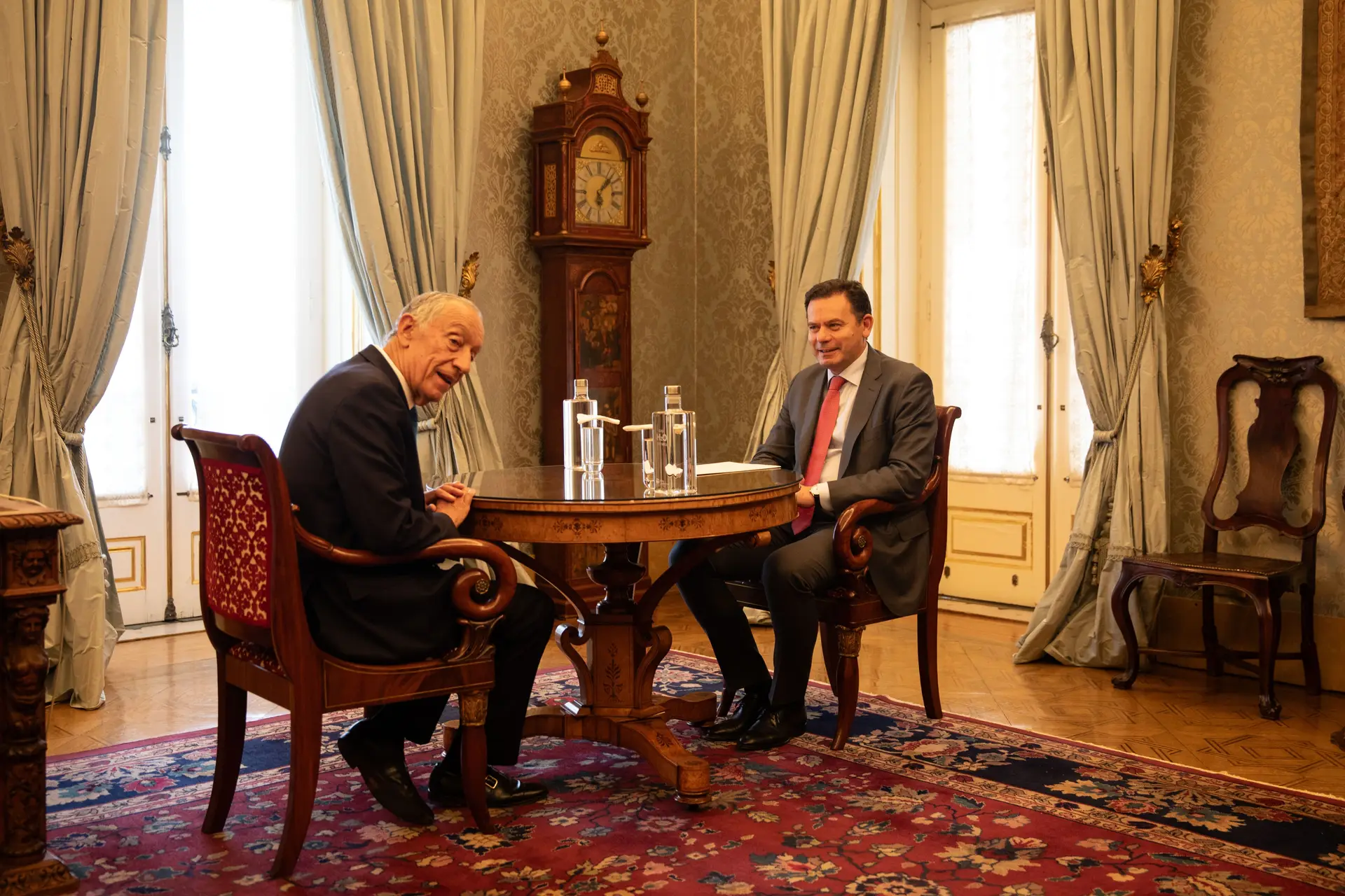 Marcelo e o "caso Spinumviva" : “Coisas desagradáveis”, mas sem crise  política - Expresso