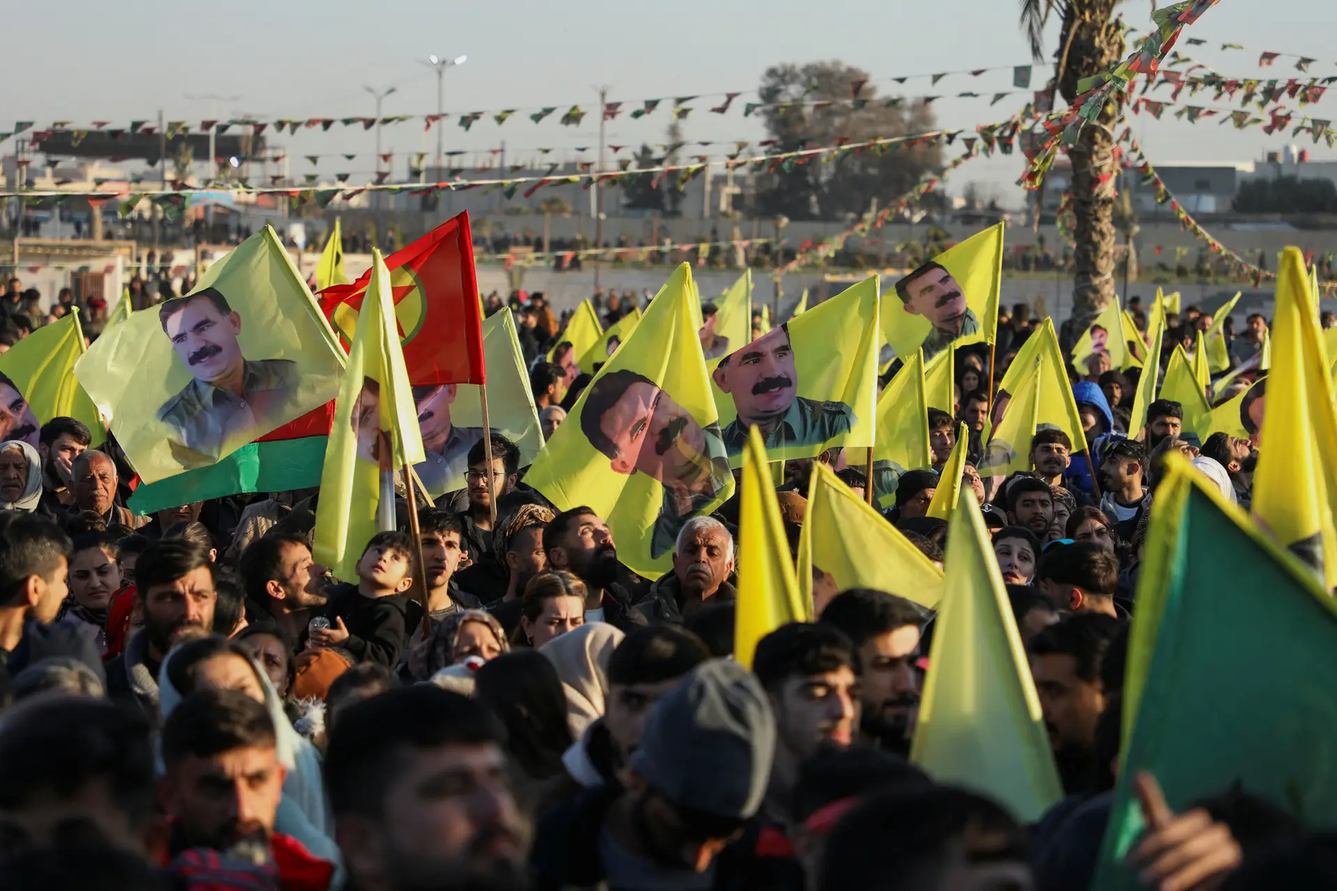 Curdos sírios assistiram à declaração do líder do PKK