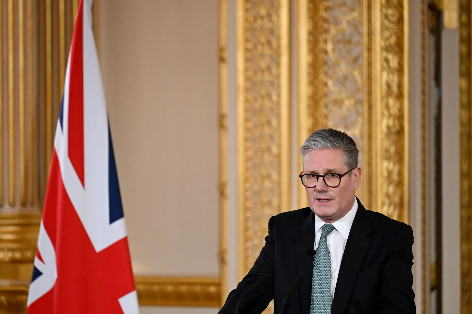 Keir Starmer sublinha urgência do apoio à Ucrânia: "Temos de aprender com os erros do passado, não podemos aceitar um acordo fraco"
