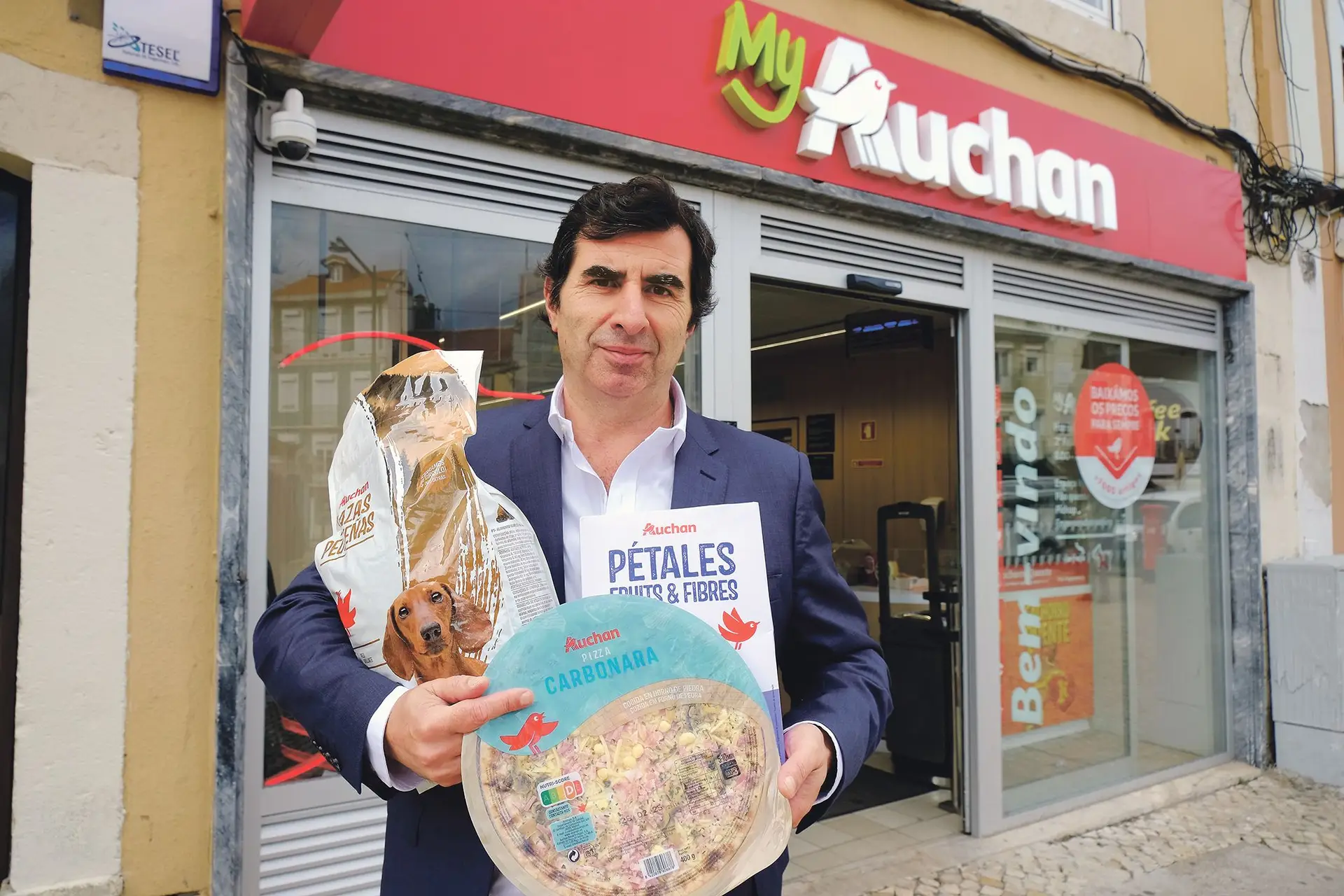 Pedro Cid na loja Minipreço da Graça, em Lisboa, que foi uma das cinco primeiras a mudar para a marca Auchan