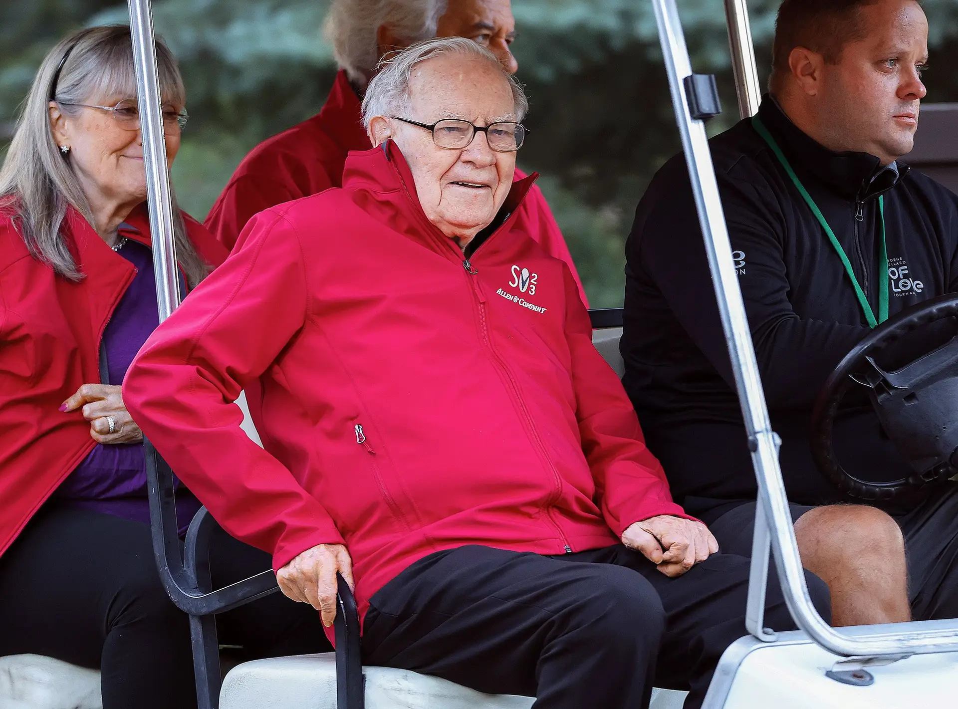 Buffett é um dos homens mais ricos do mundo, numa lista liderada por Elon Musk