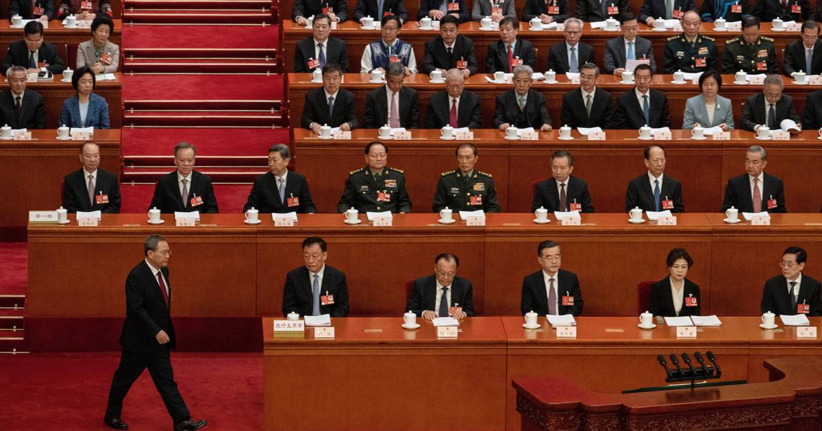 Parlamento chinês reúne-se para a sua sessão anual: geopolítica está a atrapalhar o crescimento económico da ditadura comunista