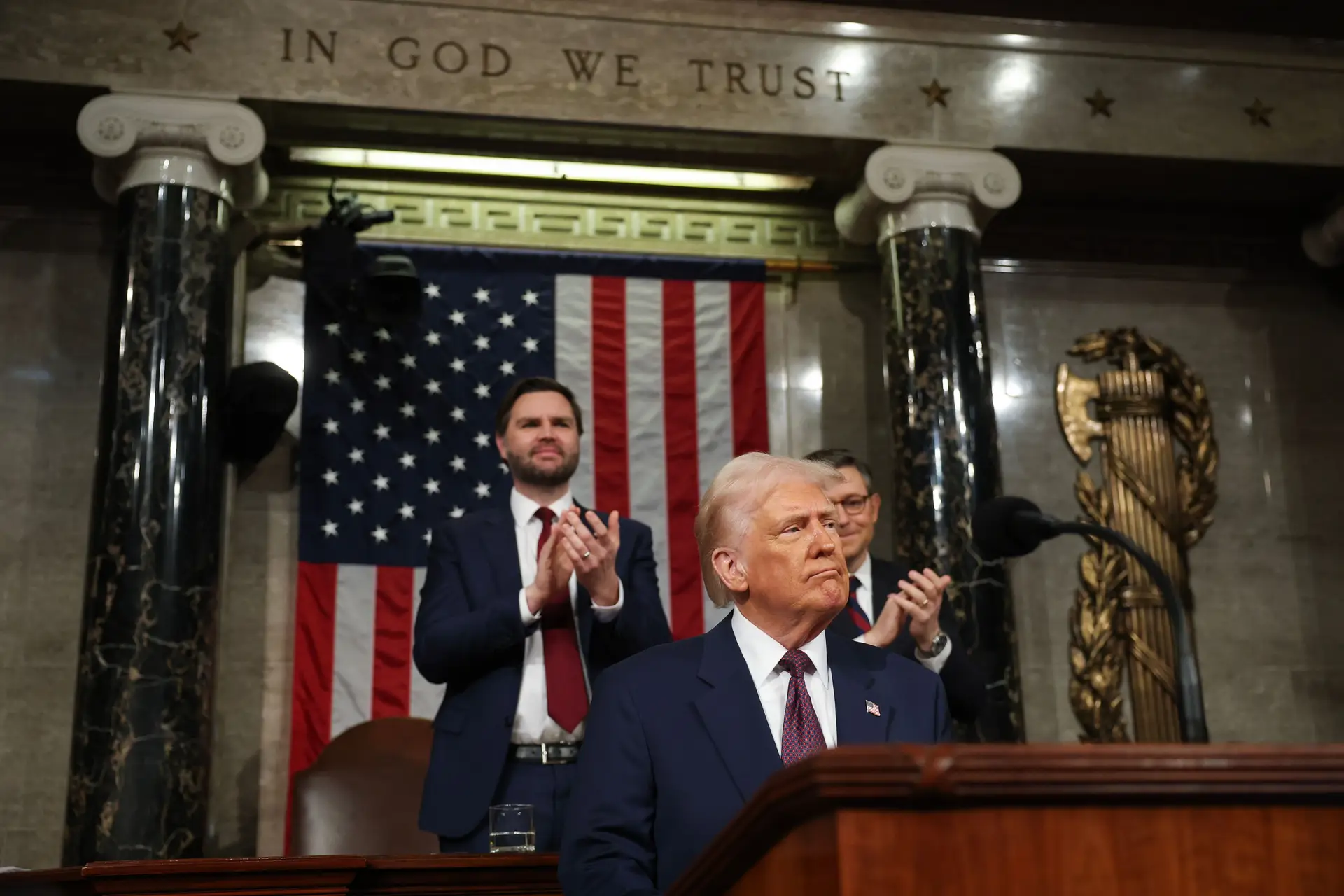 Presidente Donald Trump a dar um discurso no Congresso, na noite de terça-feira